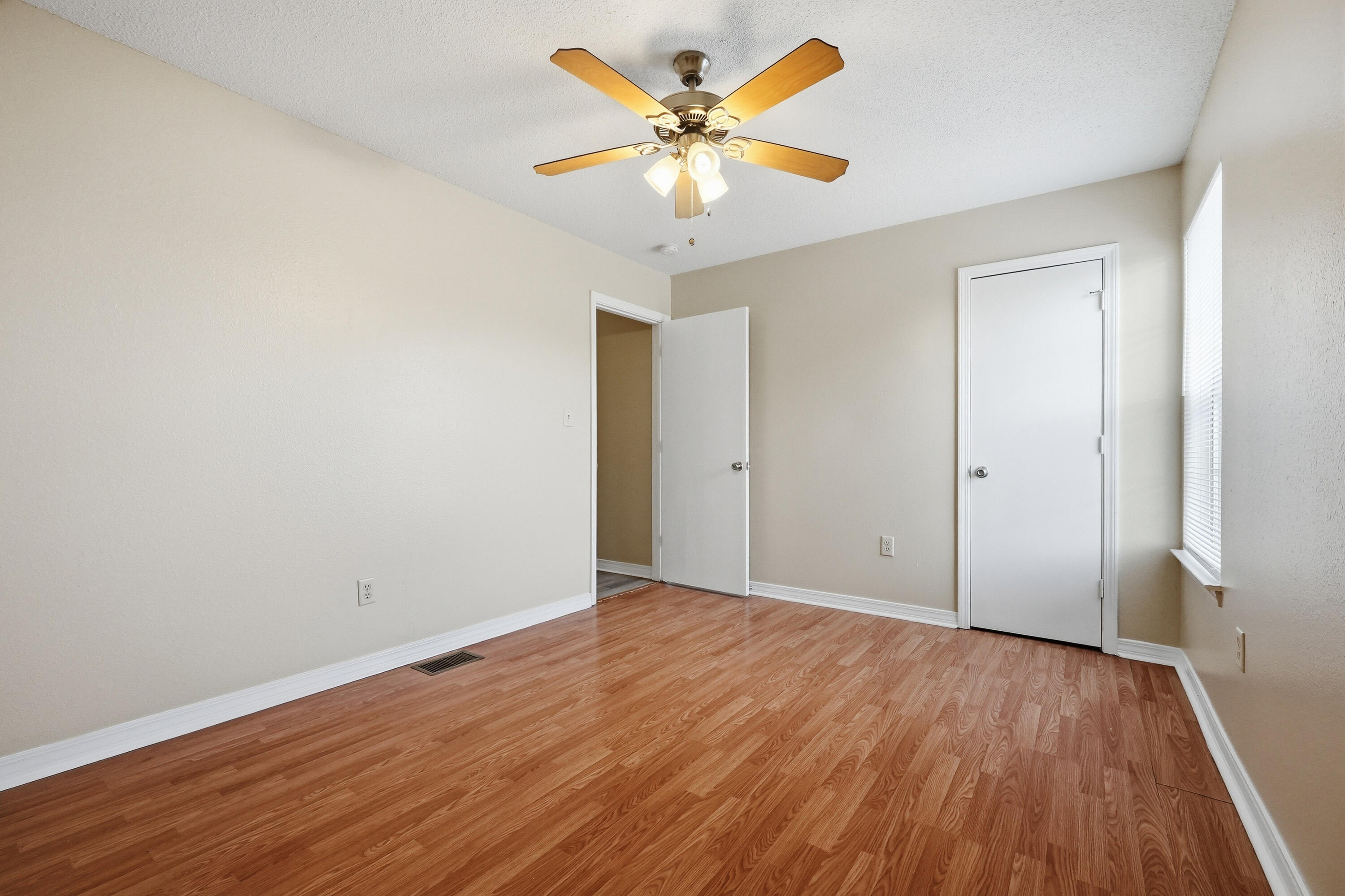FOREST OAKS PH 1 - Residential Lease