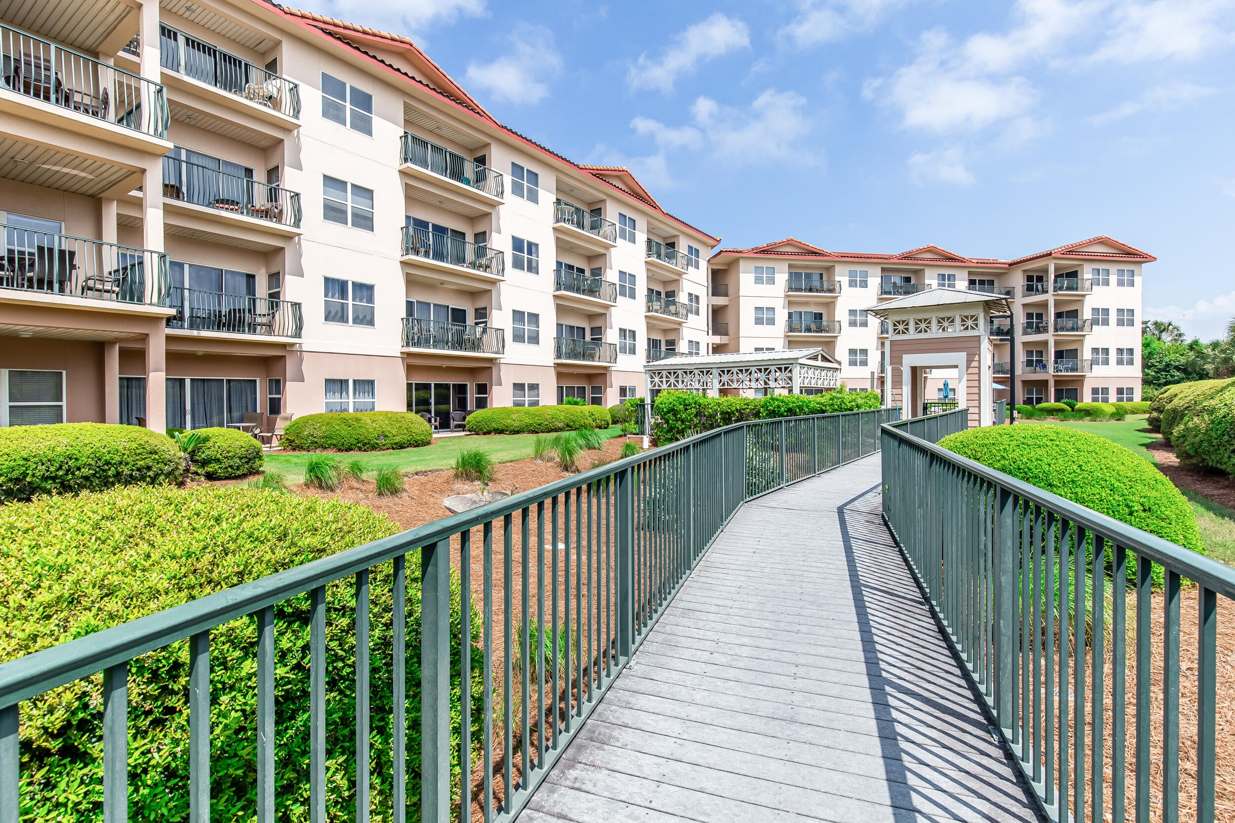 EMERALD WATERS - Residential