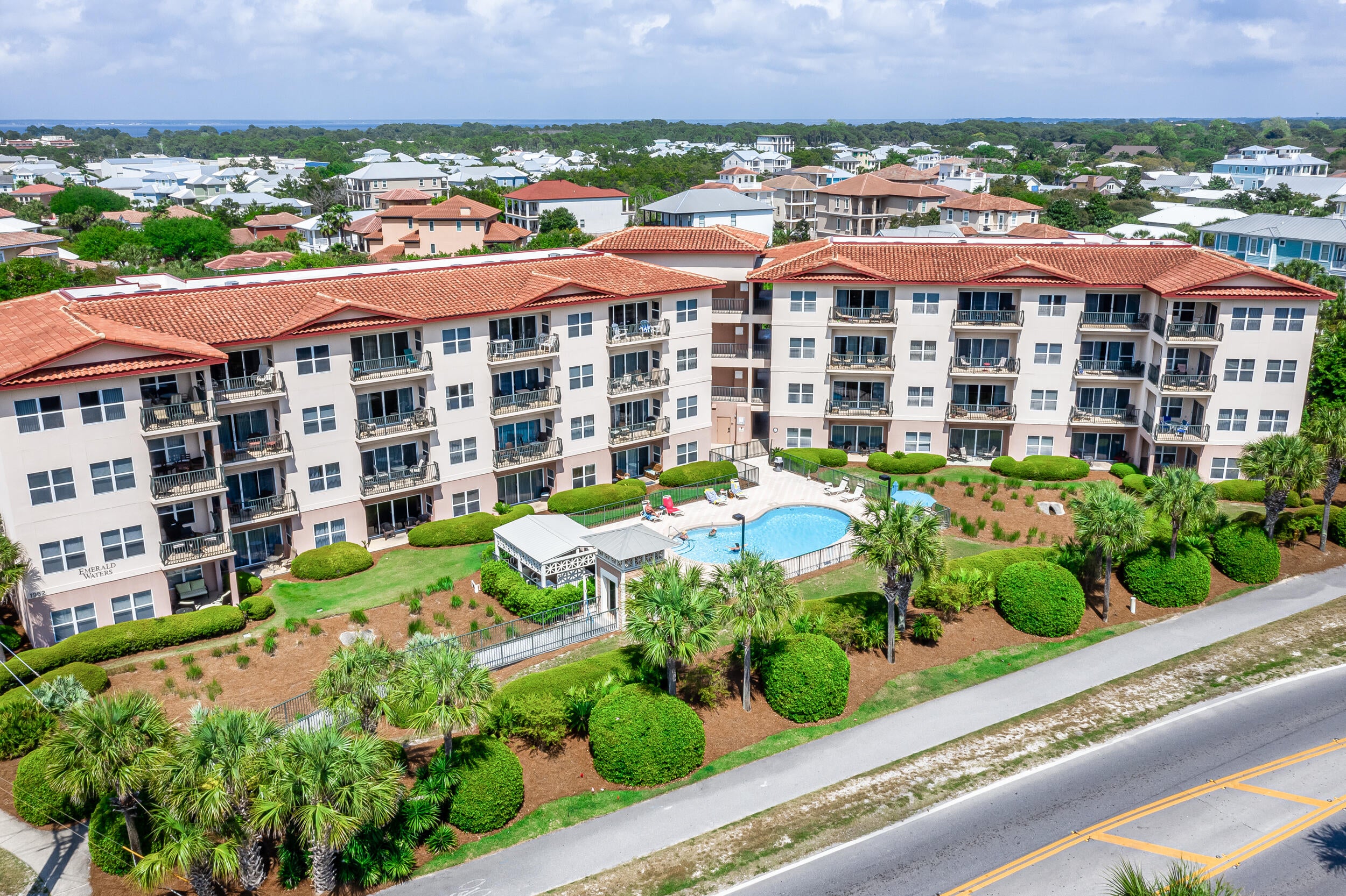 EMERALD WATERS - Residential