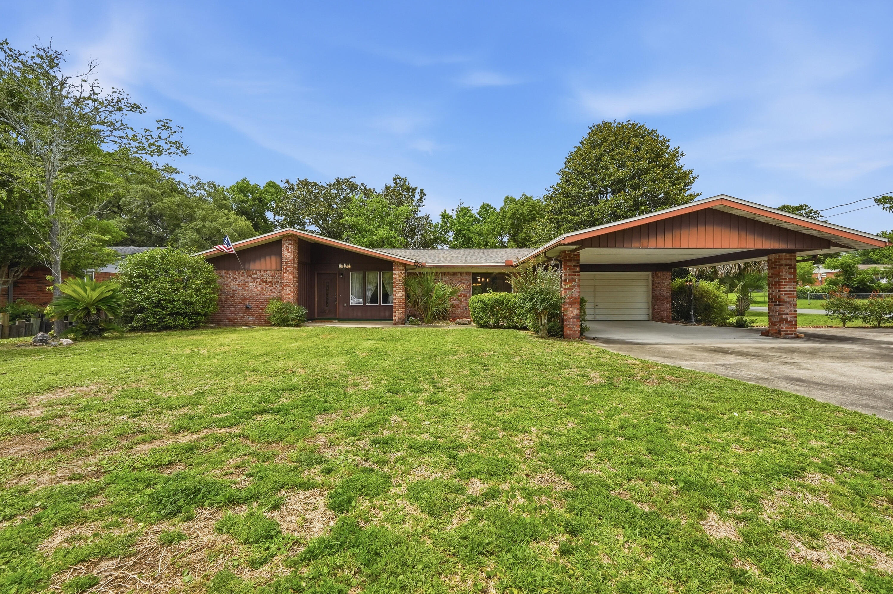 BAYOU POQUITO - Residential