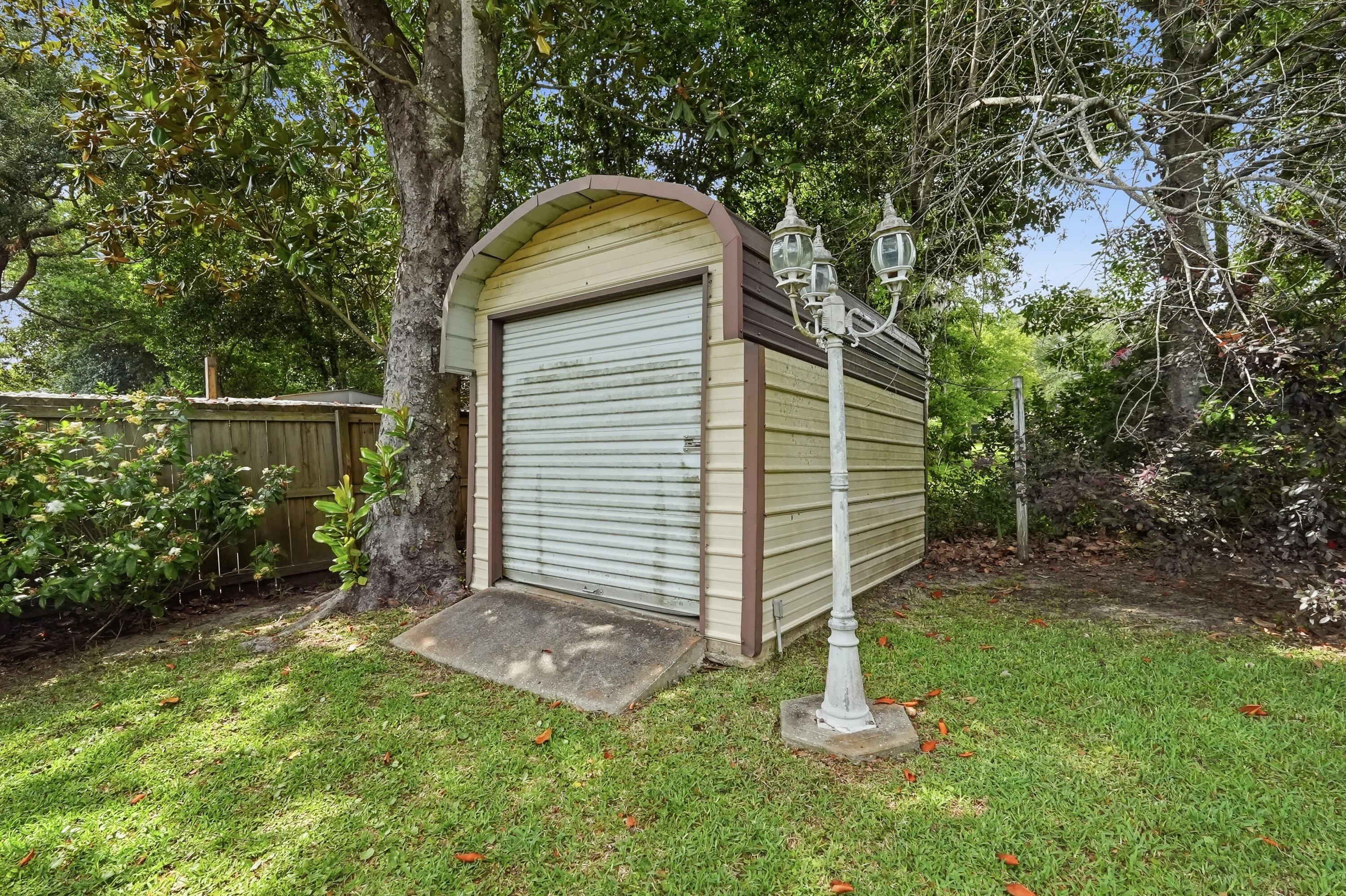 BAYOU POQUITO - Residential