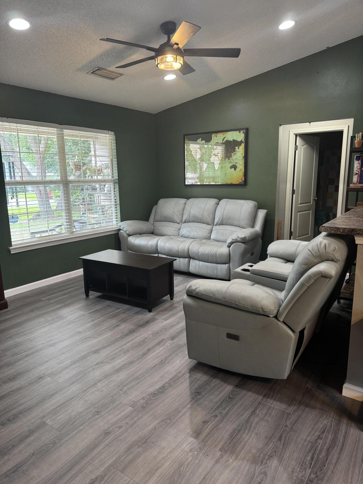 COUNTRY CLUB ESTATES - Residential