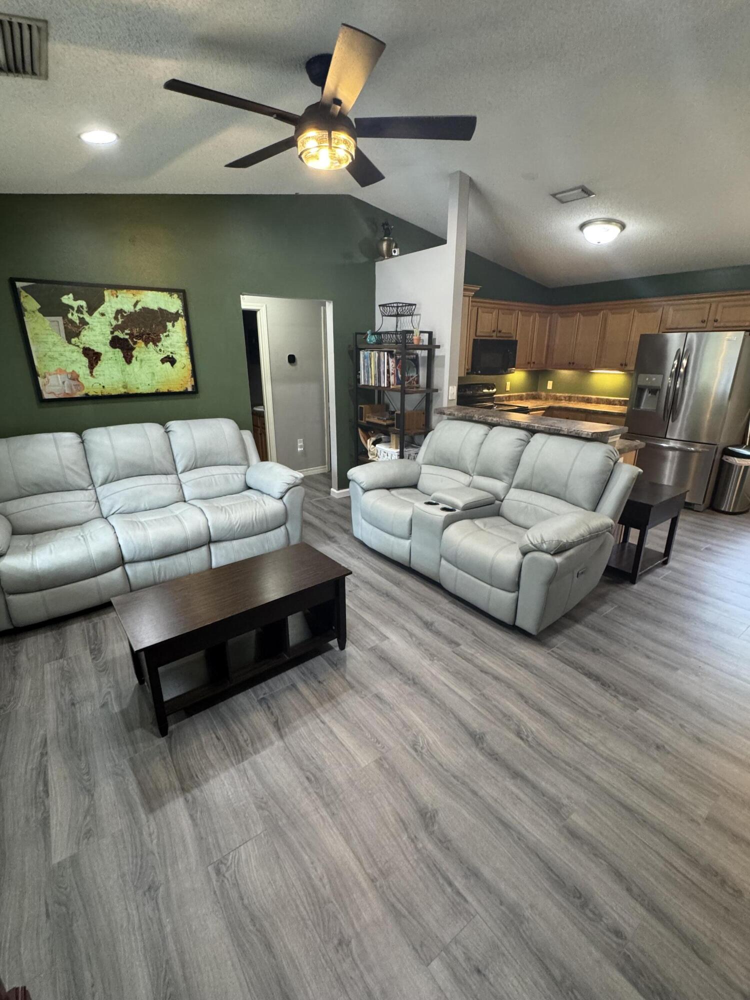 COUNTRY CLUB ESTATES - Residential