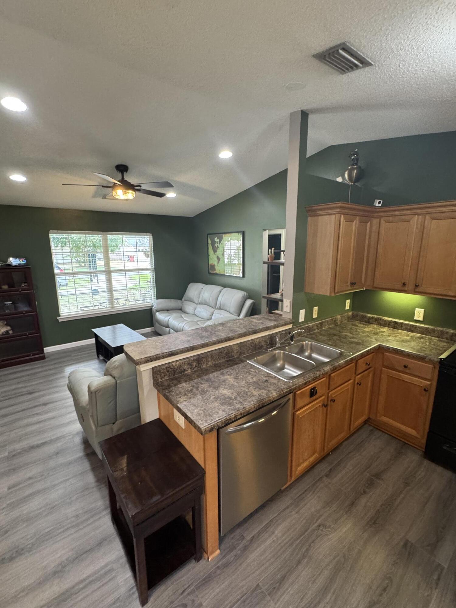COUNTRY CLUB ESTATES - Residential
