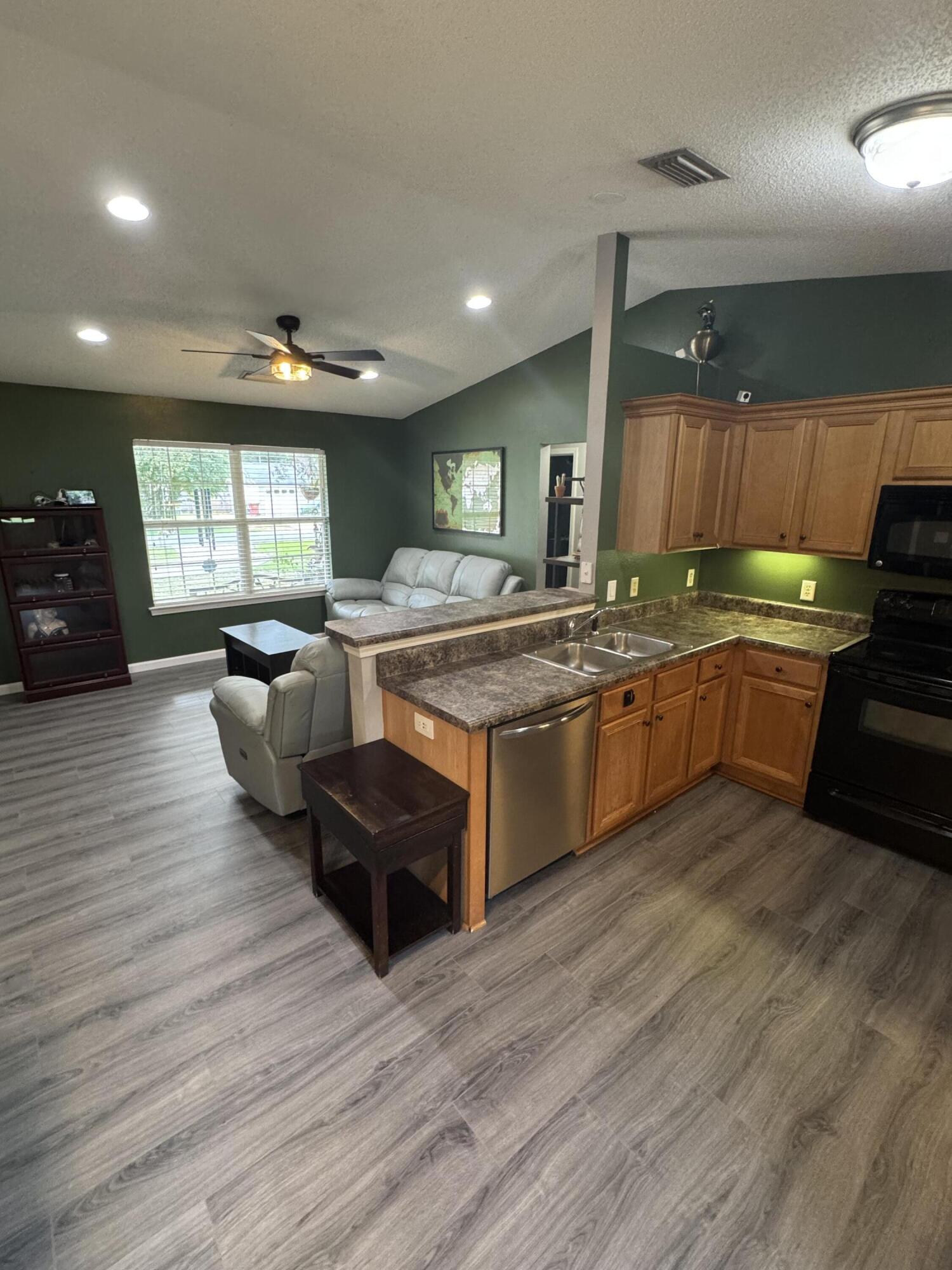 COUNTRY CLUB ESTATES - Residential