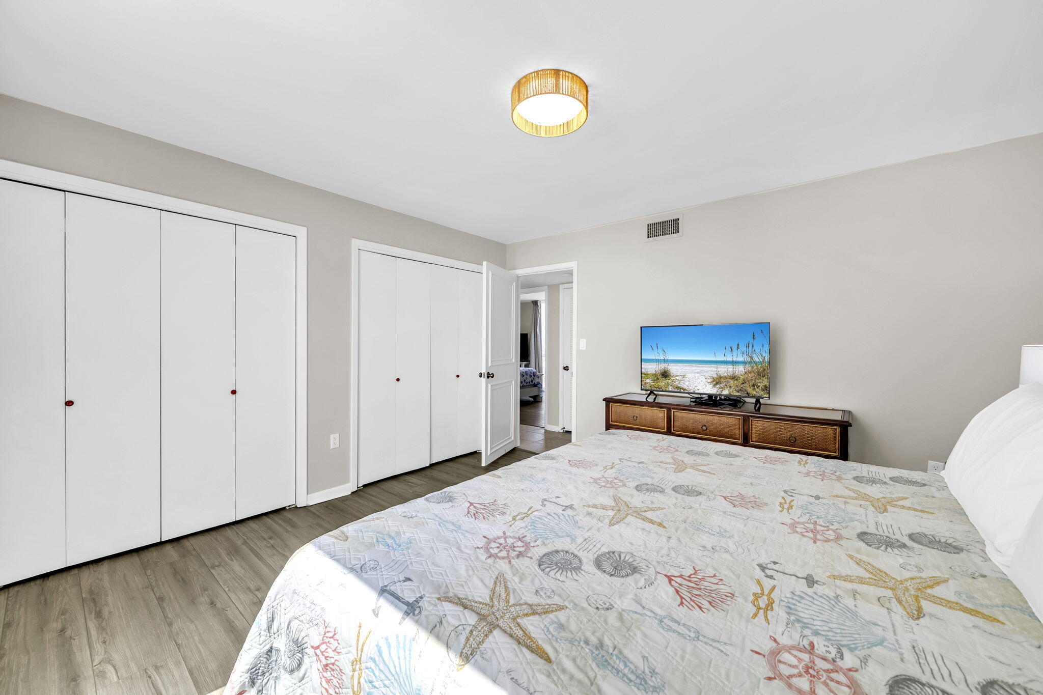 SHORELINE TOWERS 1 - Residential