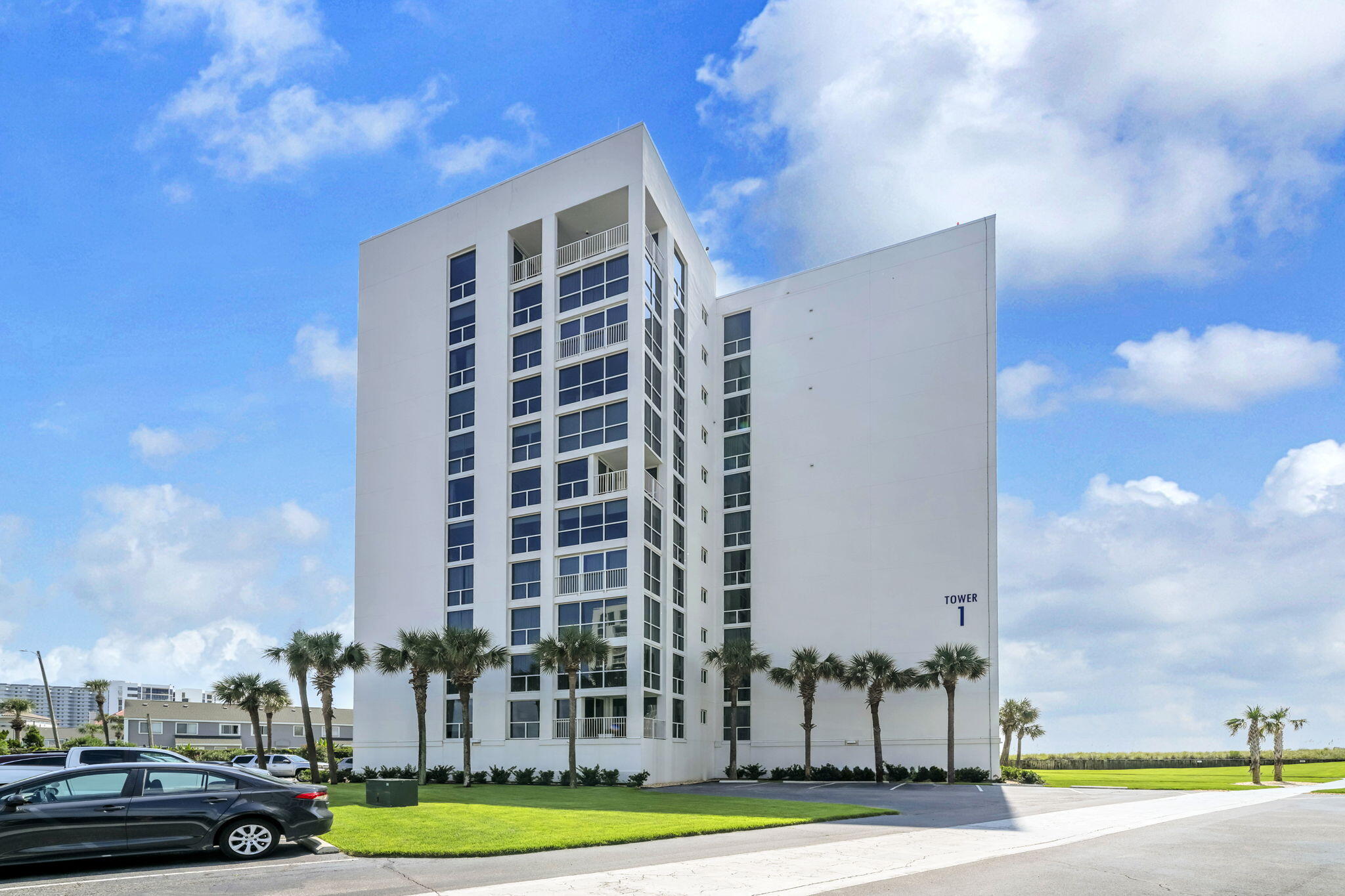 SHORELINE TOWERS 1 - Residential