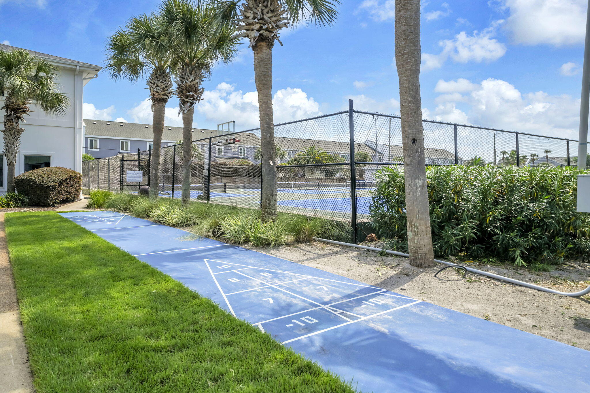 SHORELINE TOWERS 1 - Residential