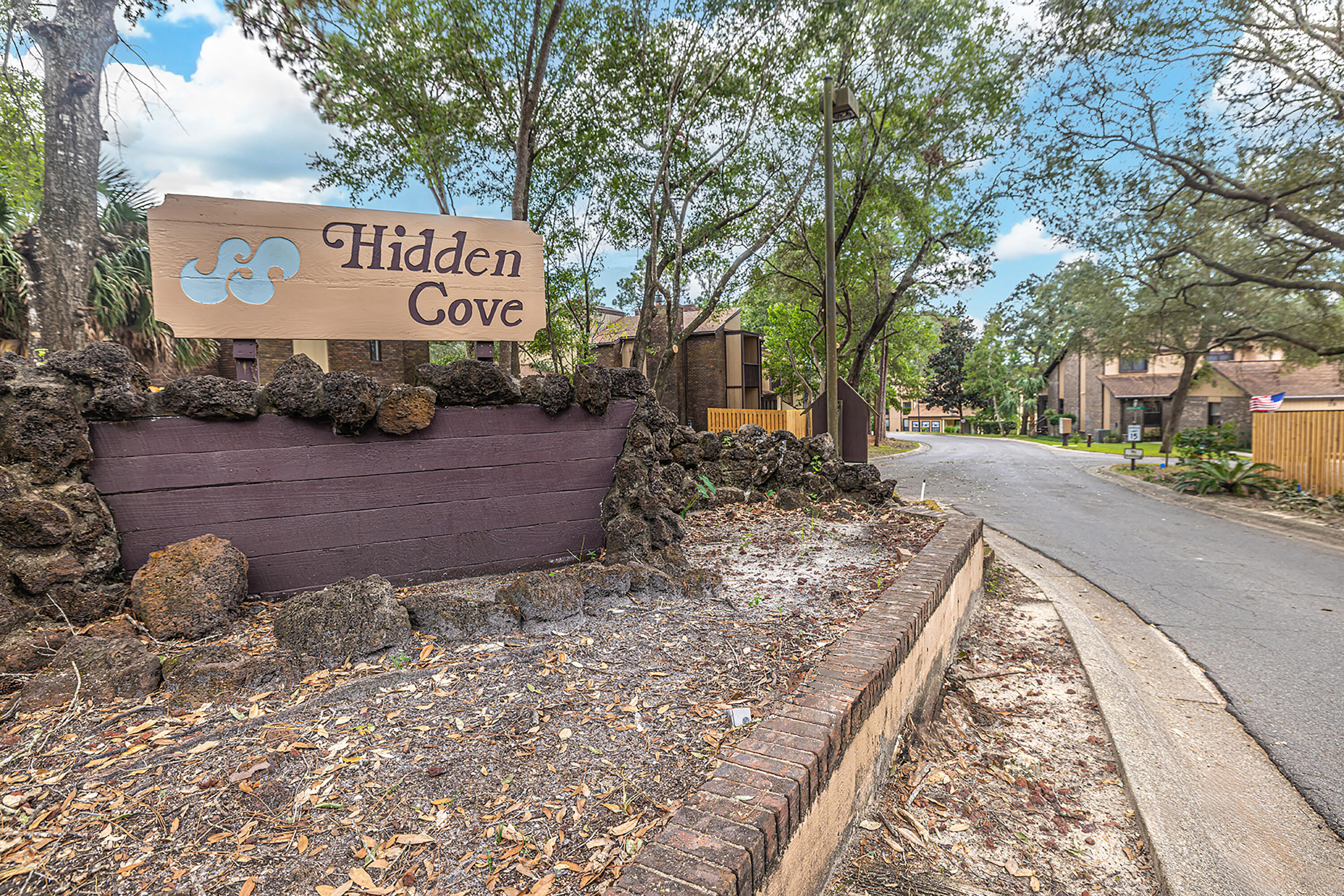 HIDDEN COVE T/H - Residential