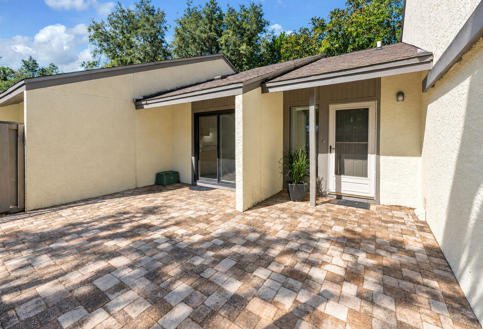 ROYAL OAK VILLAS BLUEWATER BAY - Residential