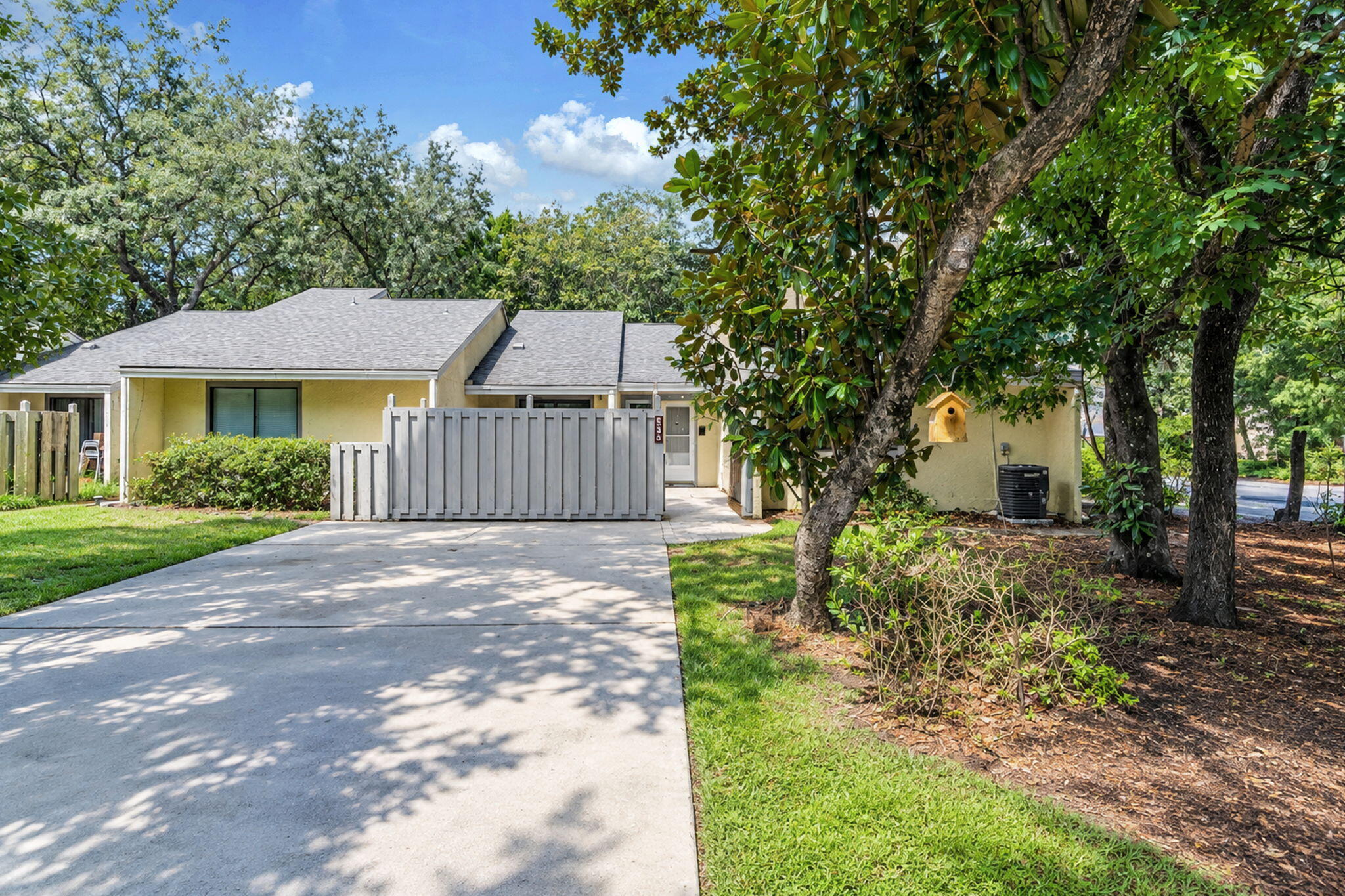 ROYAL OAK VILLAS BLUEWATER BAY - Residential