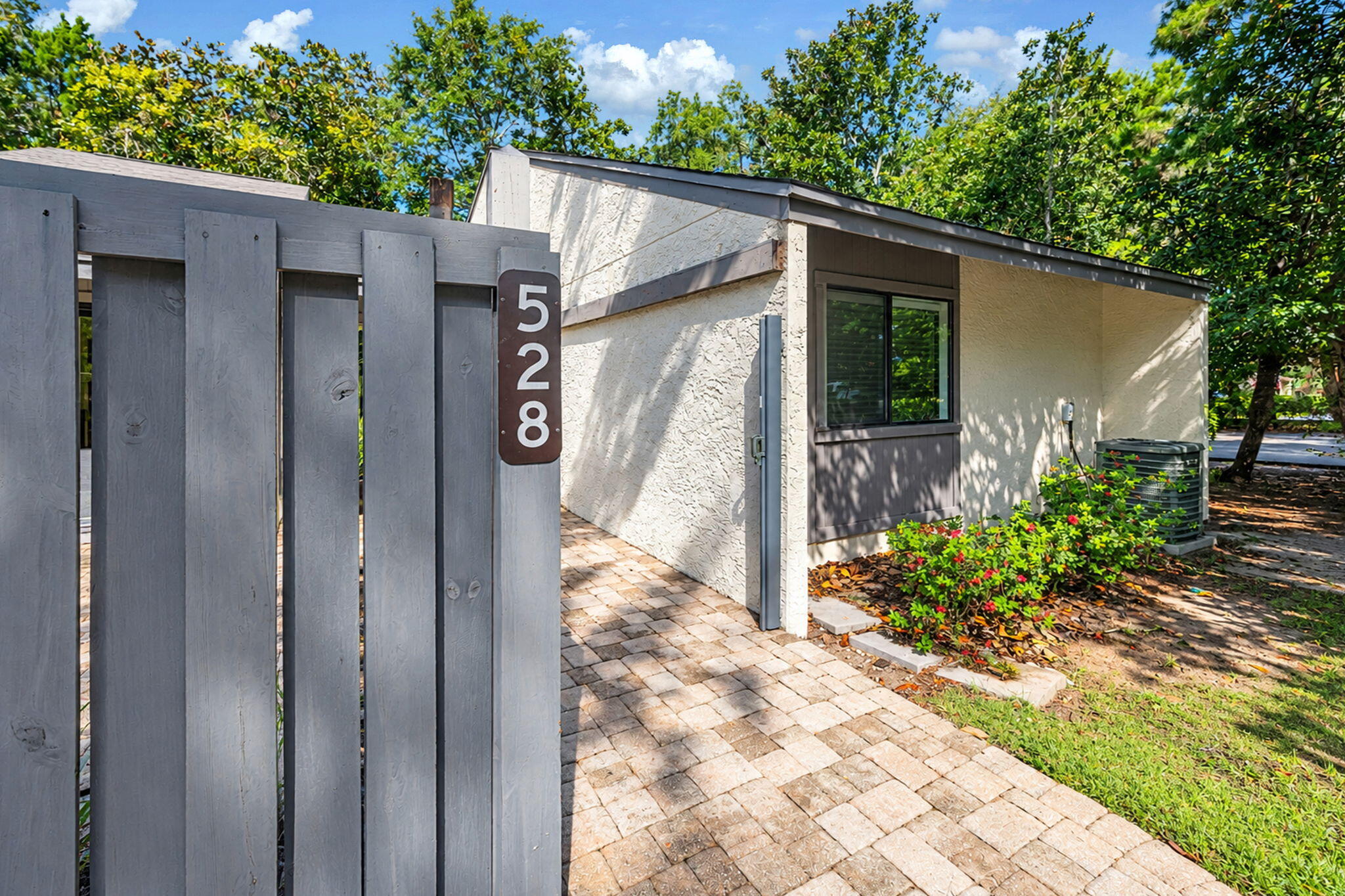 ROYAL OAK VILLAS BLUEWATER BAY - Residential