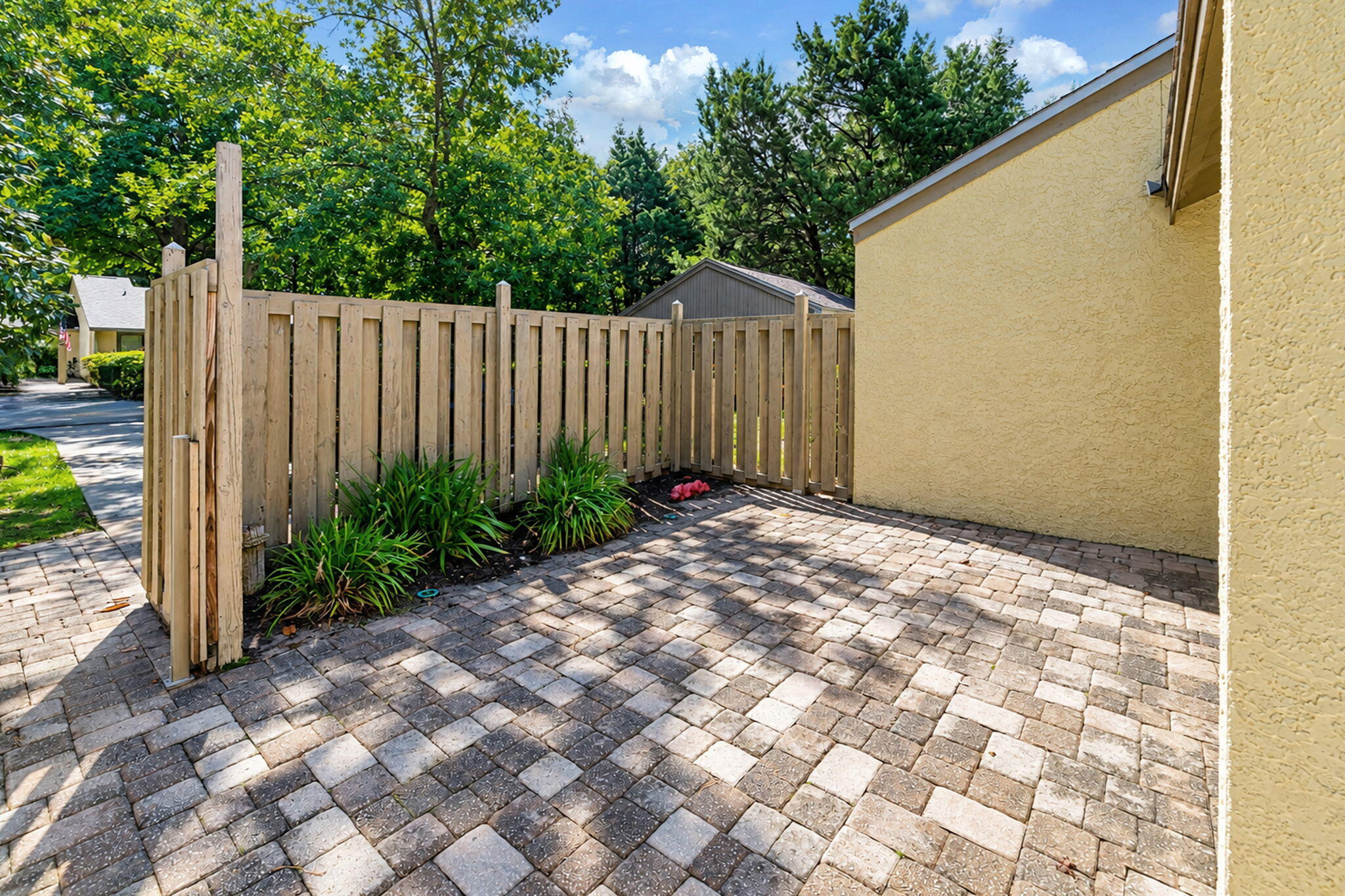 ROYAL OAK VILLAS BLUEWATER BAY - Residential