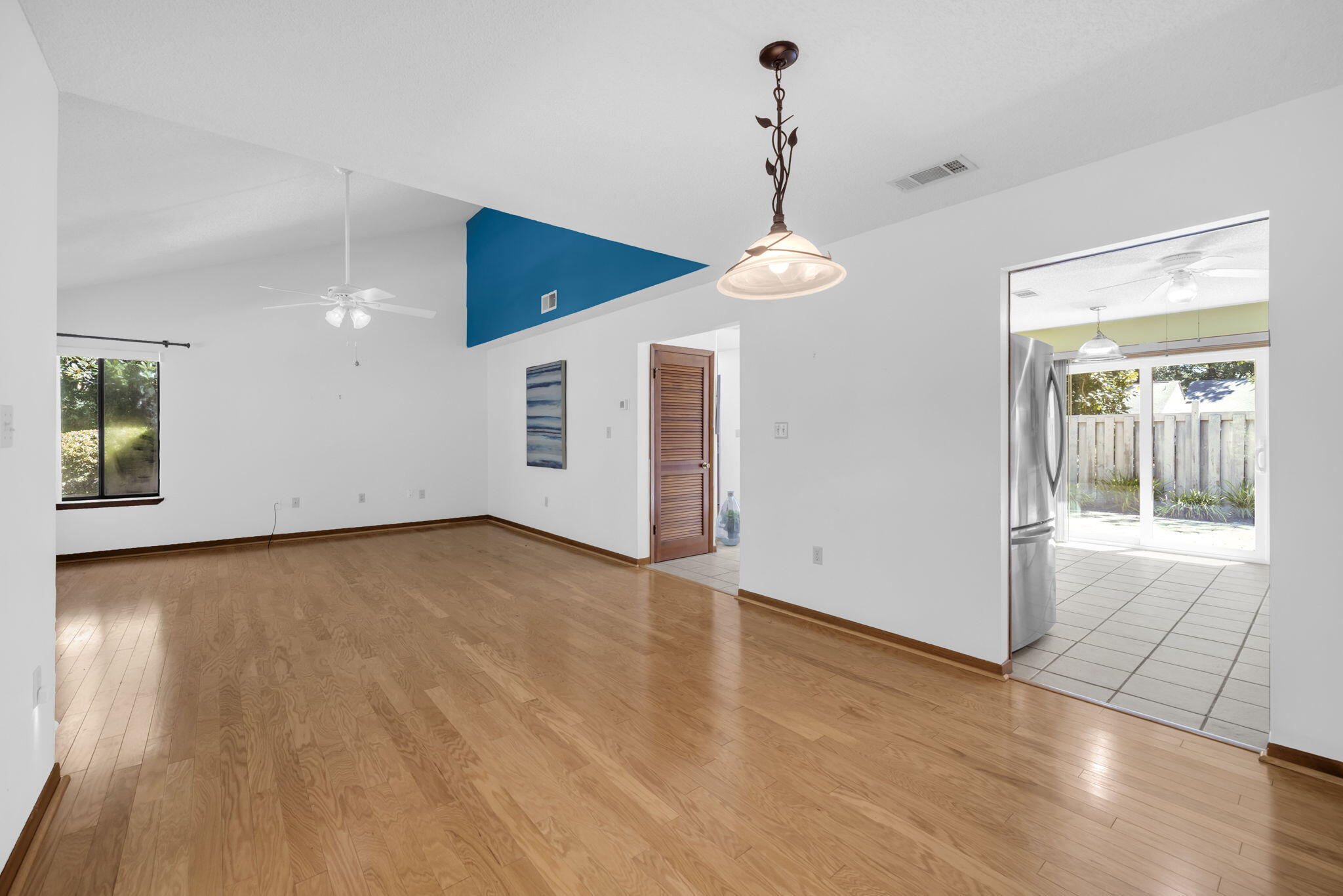 ROYAL OAK VILLAS BLUEWATER BAY - Residential