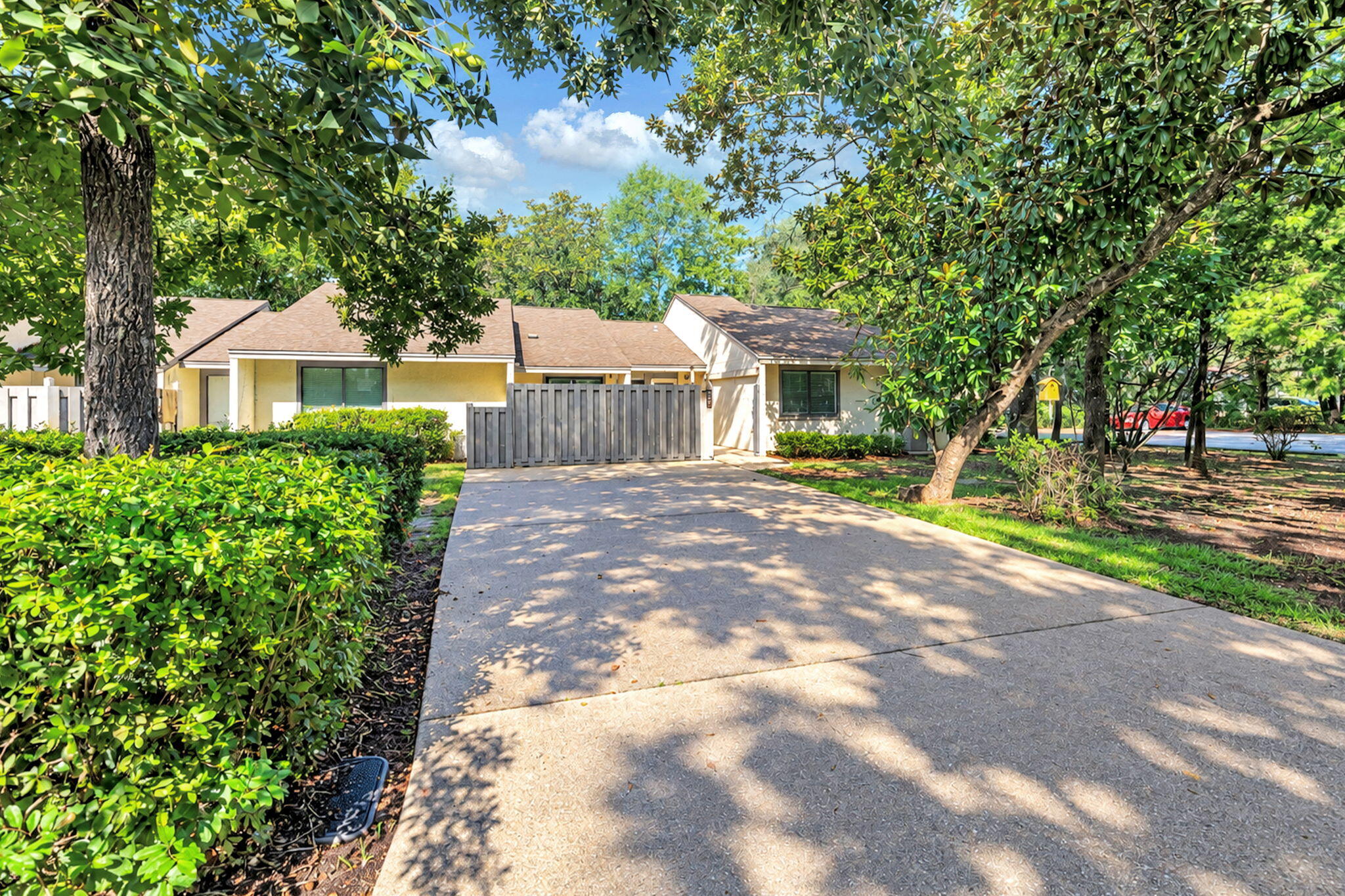 ROYAL OAK VILLAS BLUEWATER BAY - Residential