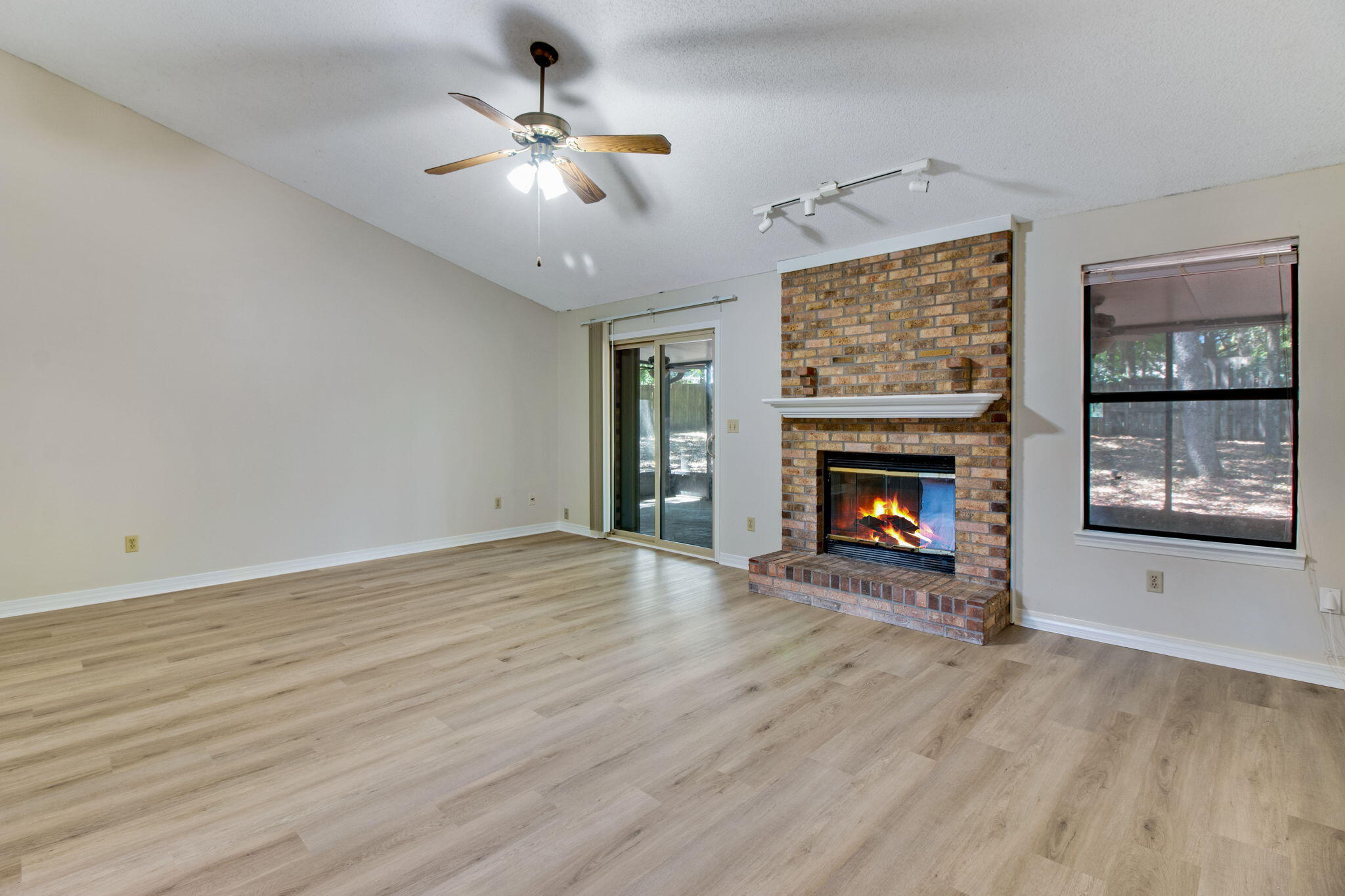 235 KAREN COURT - Residential