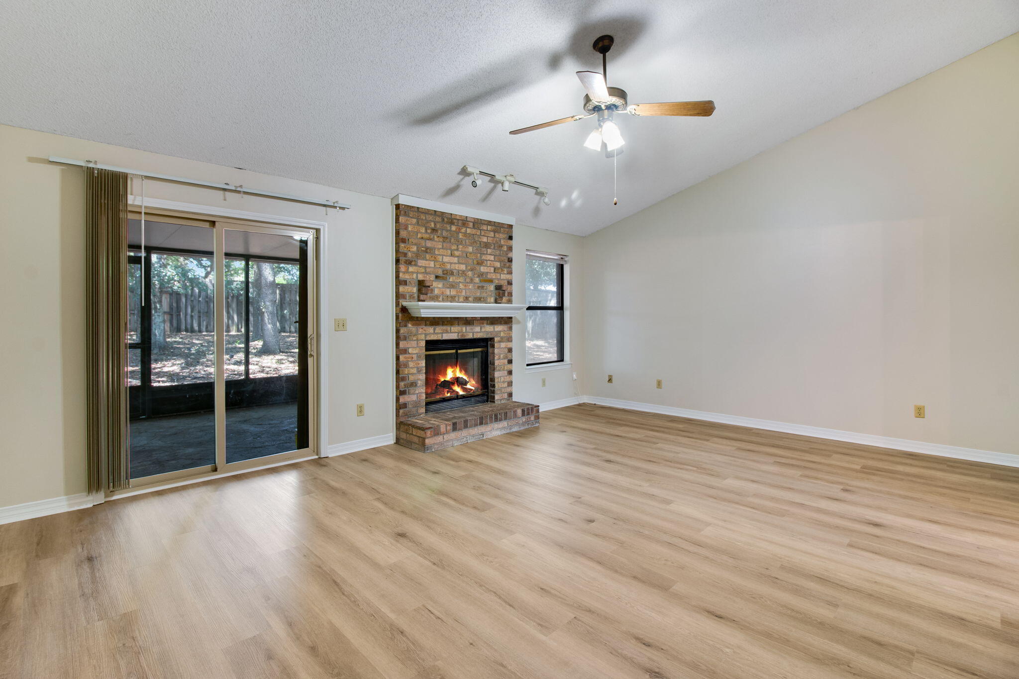 235 KAREN COURT - Residential