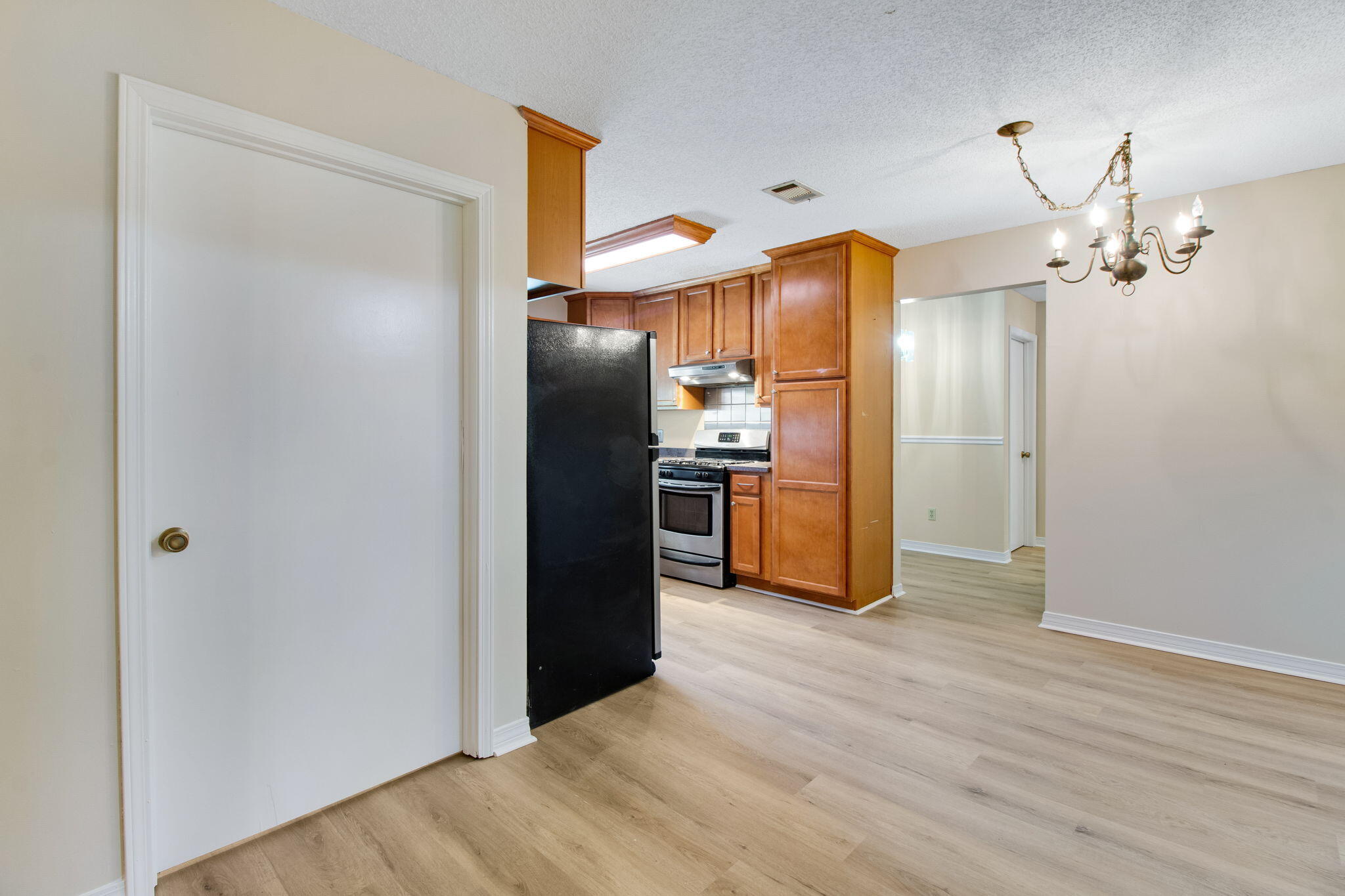 235 KAREN COURT - Residential