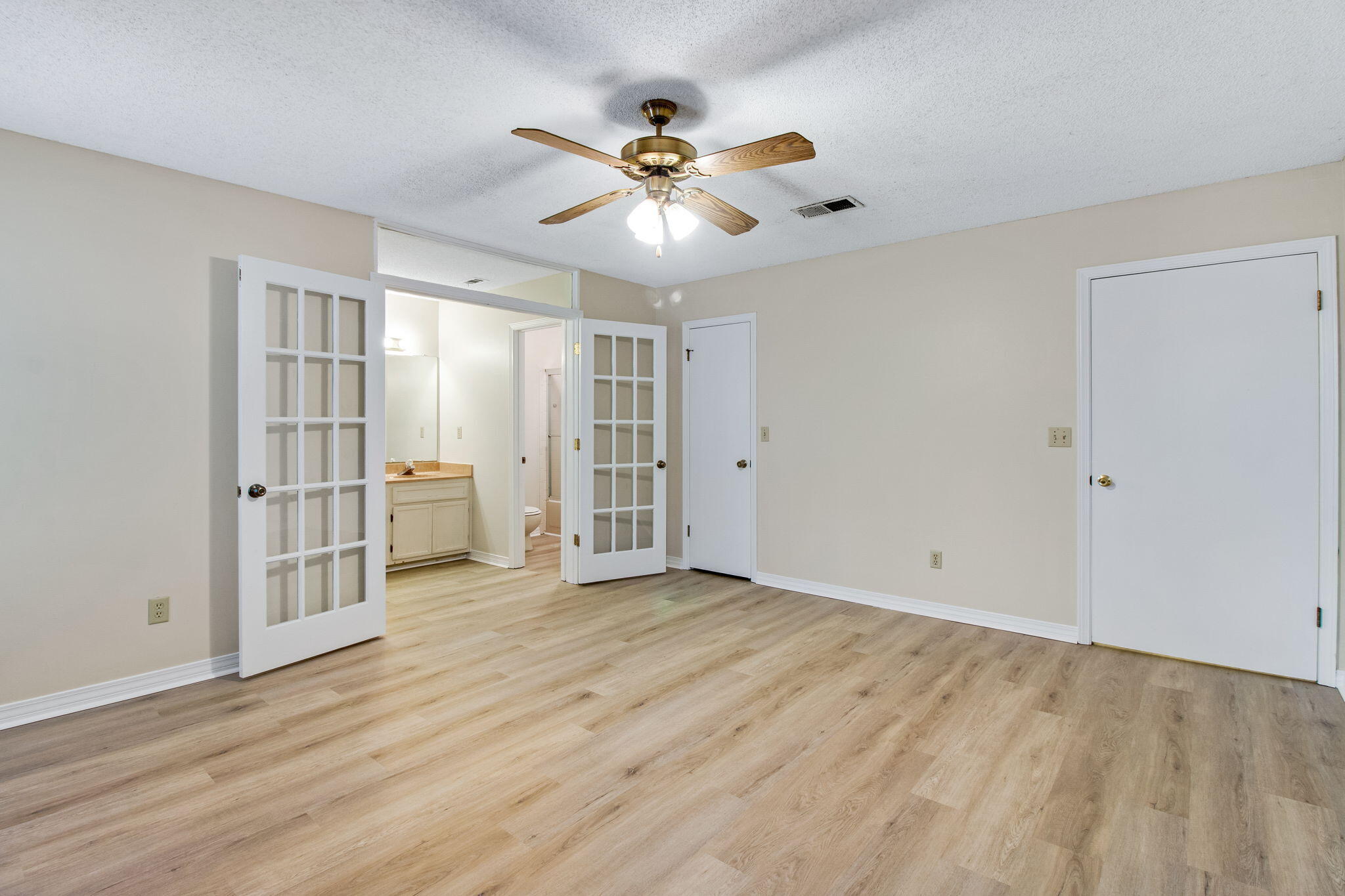 235 KAREN COURT - Residential