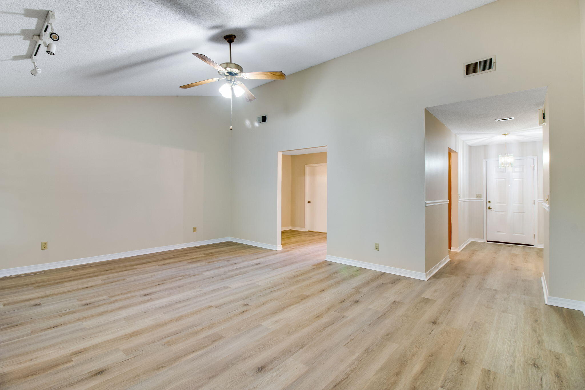 235 KAREN COURT - Residential