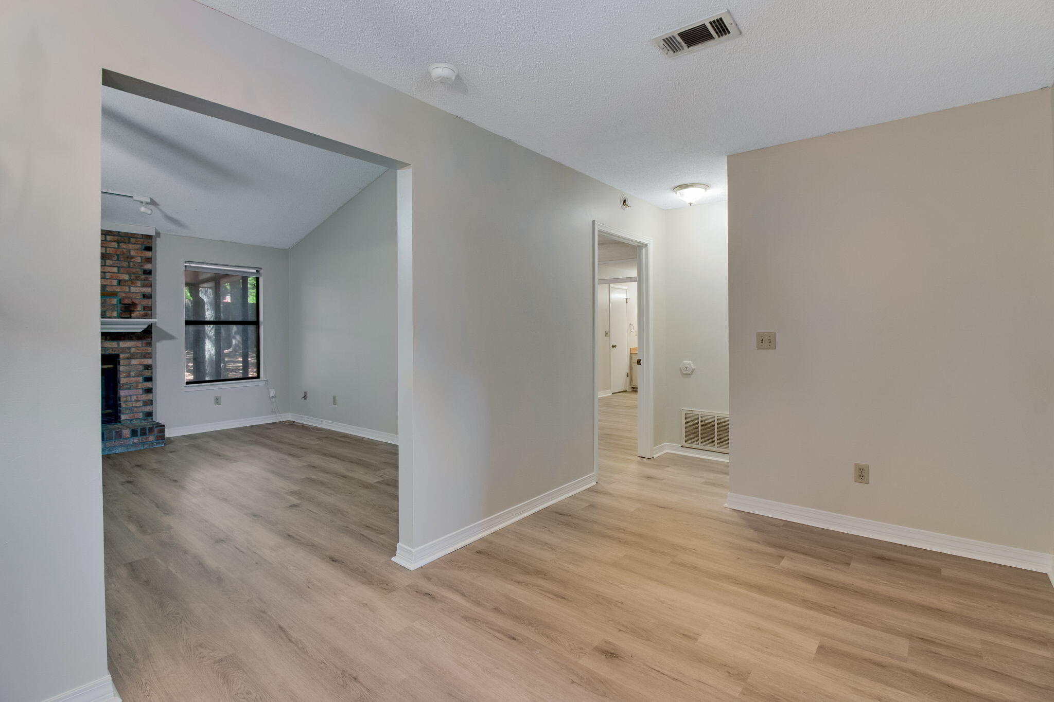 235 KAREN COURT - Residential