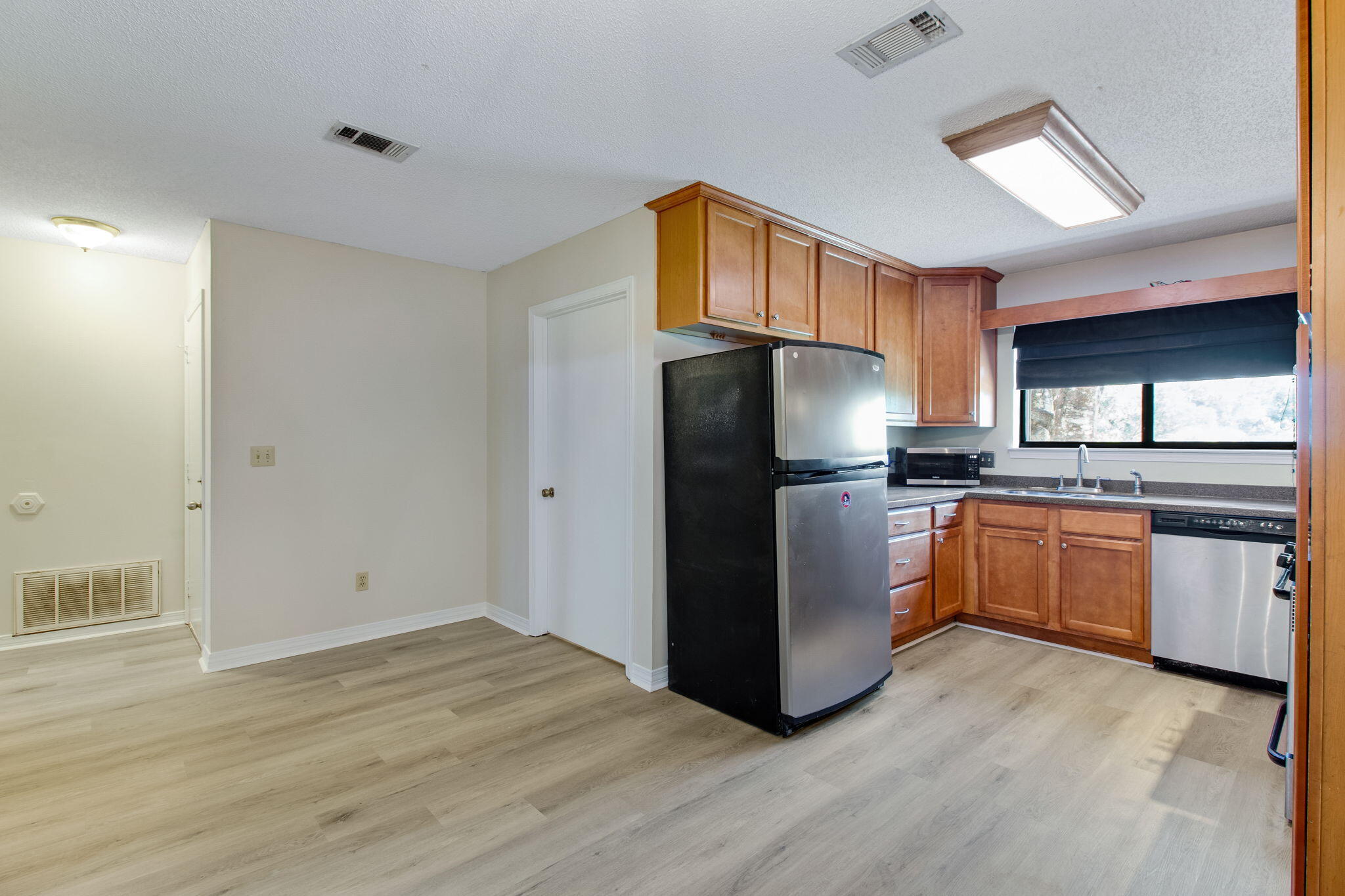 235 KAREN COURT - Residential