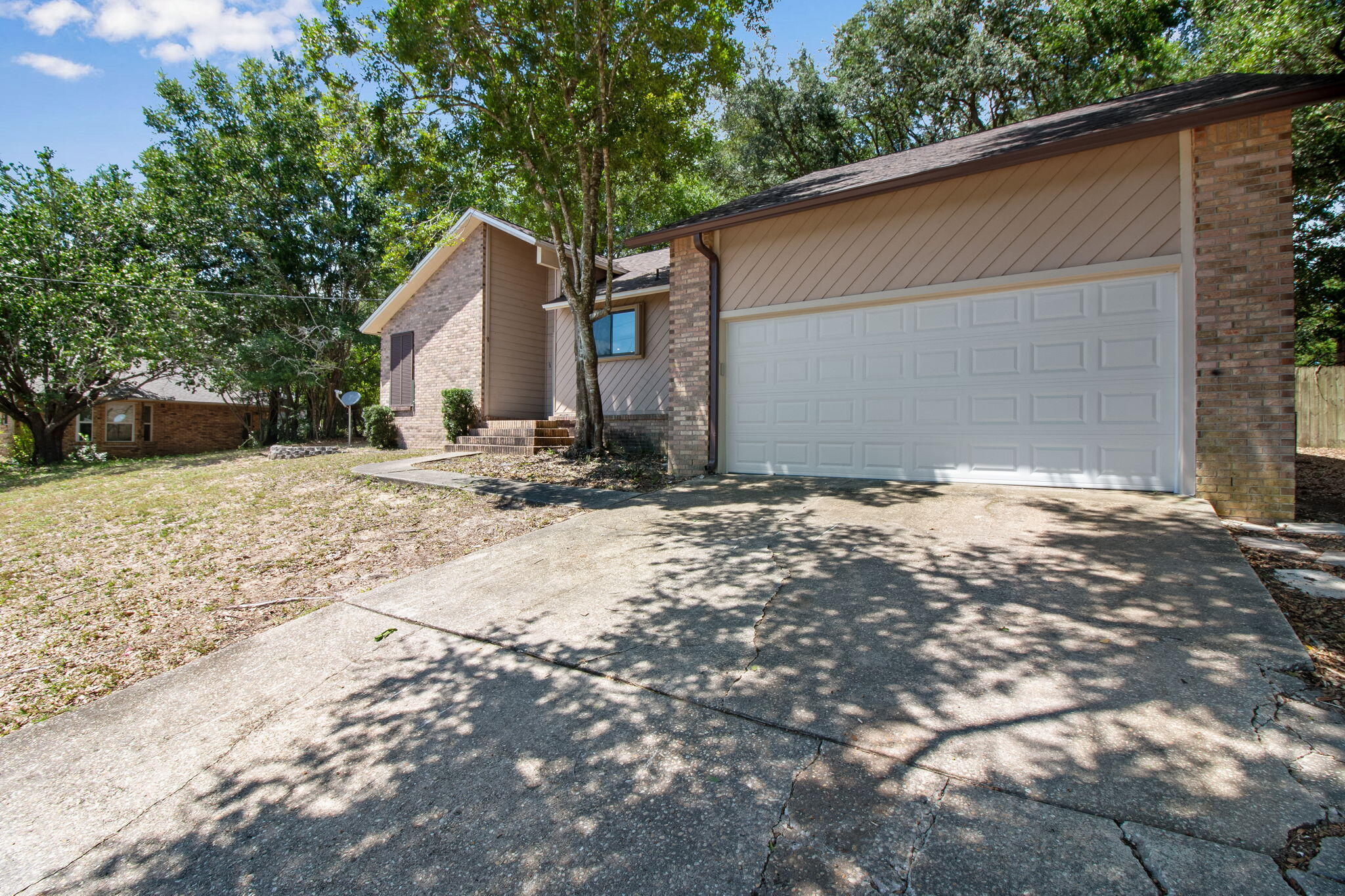 235 KAREN COURT - Residential