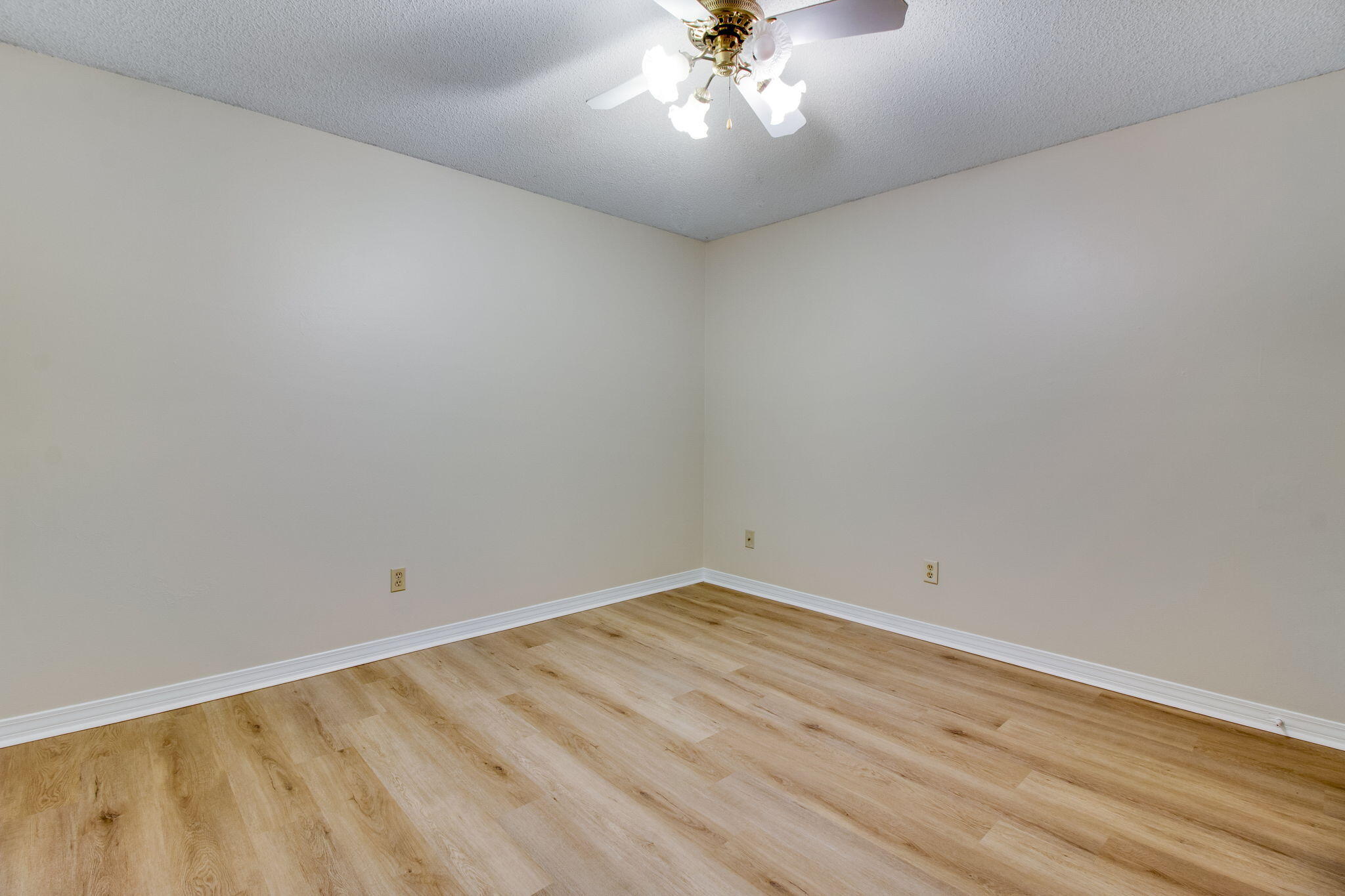 235 KAREN COURT - Residential