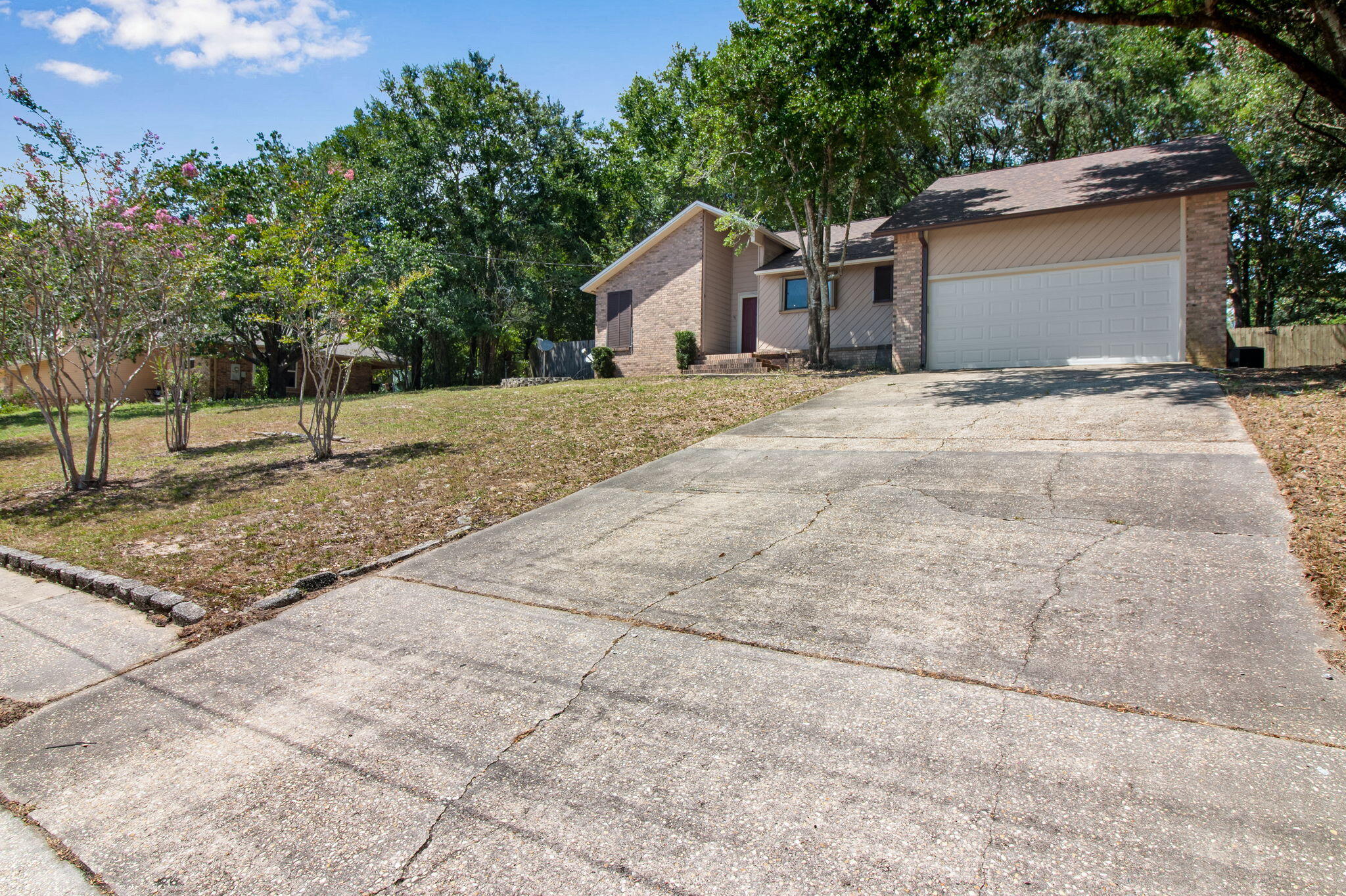 235 KAREN COURT - Residential
