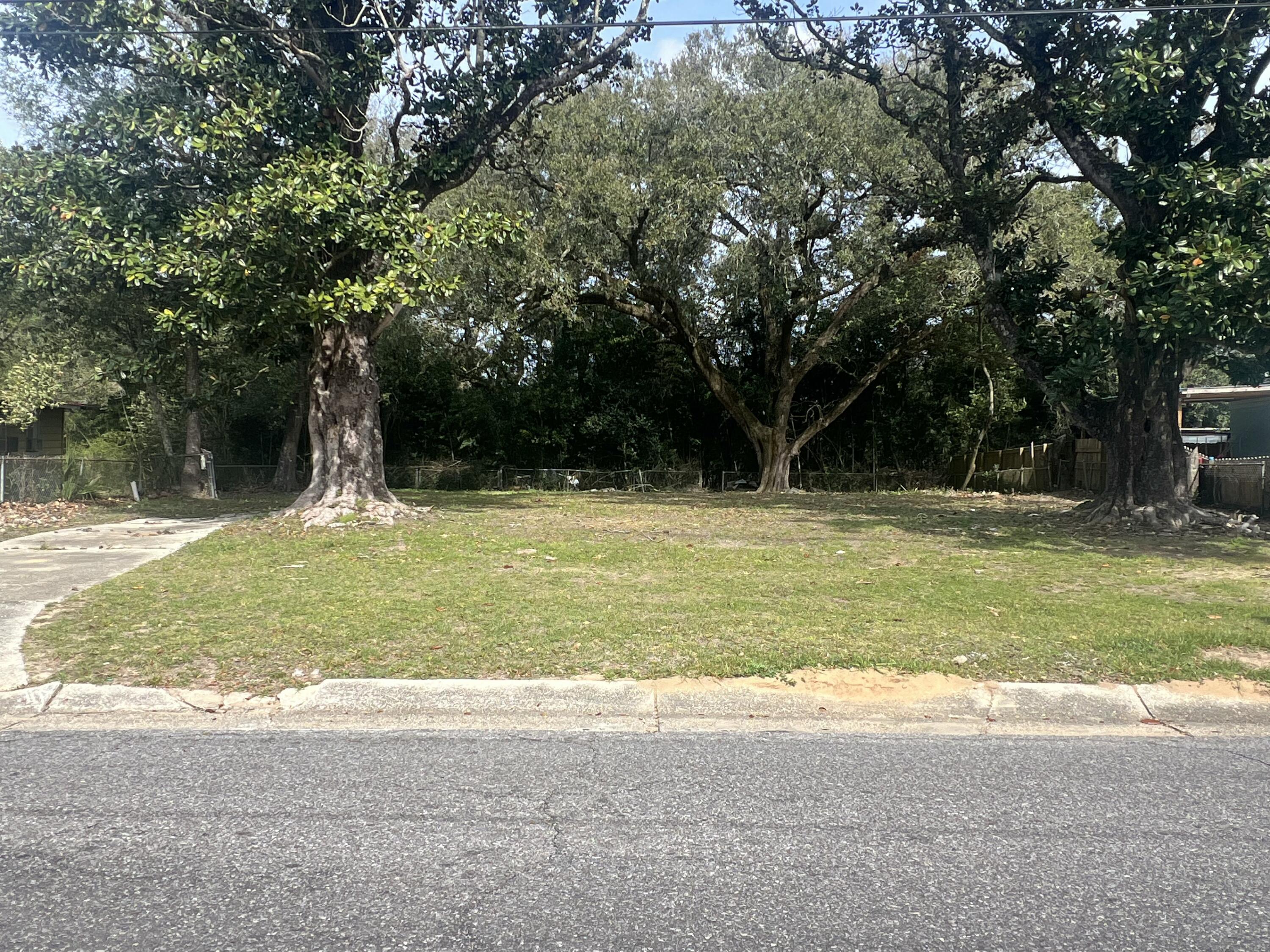 OAKCREST - Land