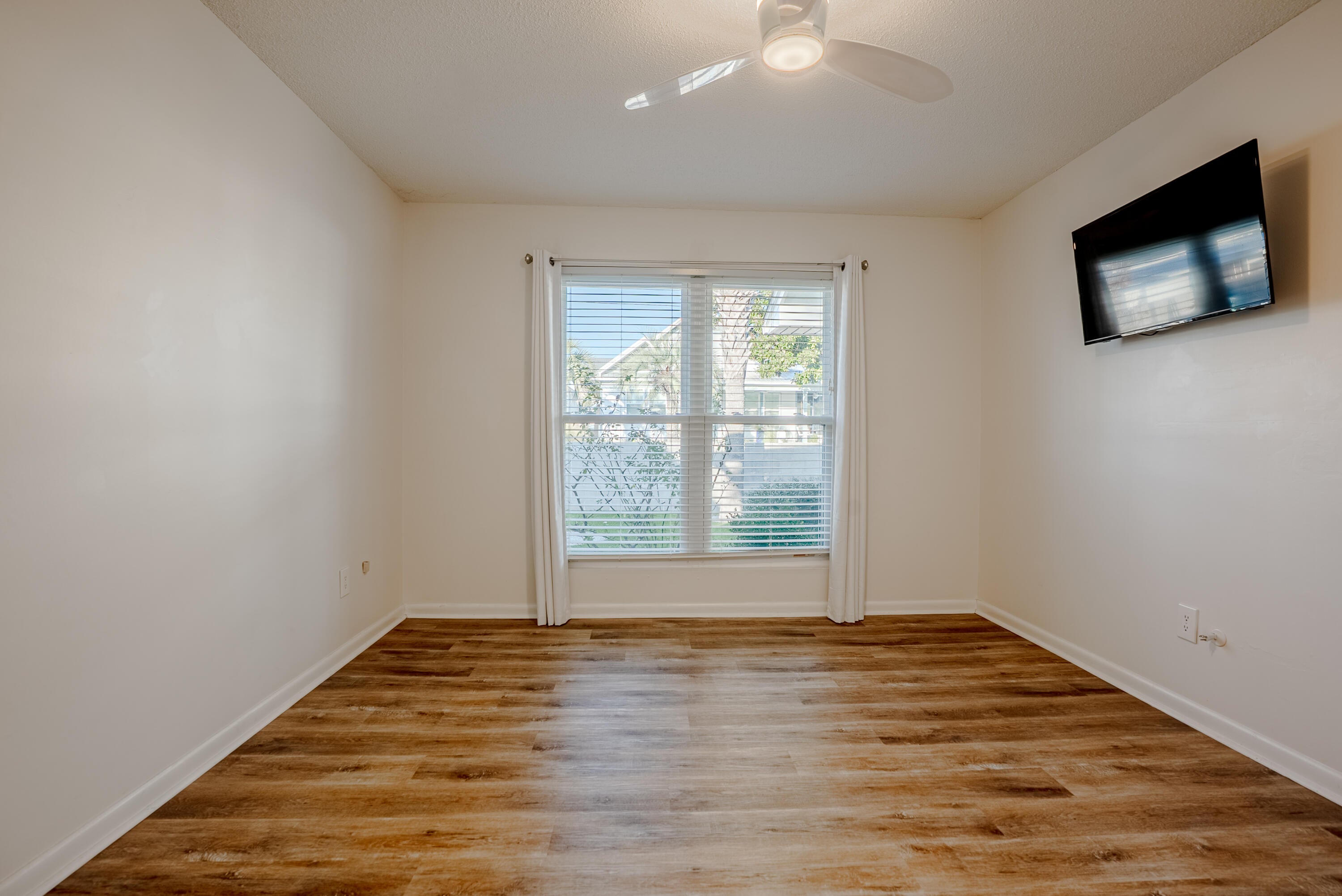 LAGUNA BEACH ESTATES 2ND ADDN - Residential Lease