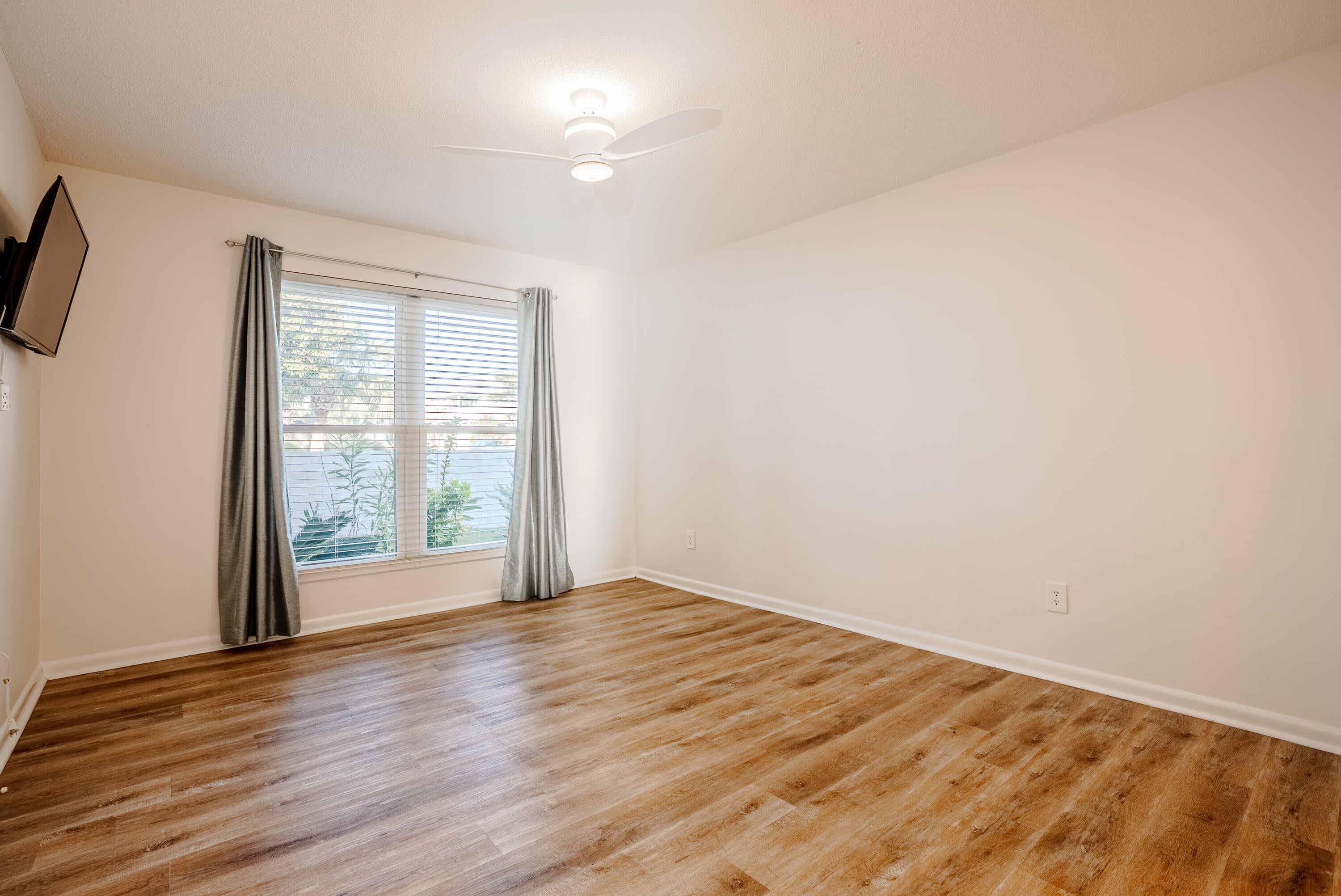 LAGUNA BEACH ESTATES 2ND ADDN - Residential Lease
