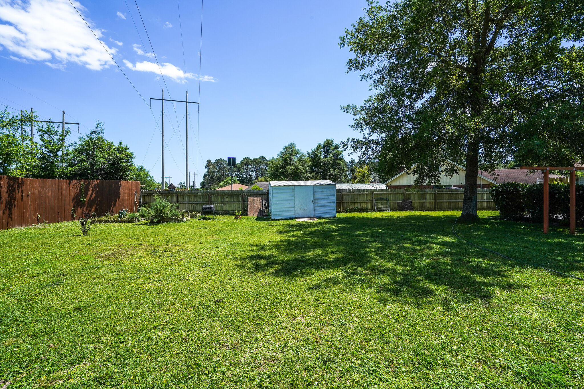 TANGLEWOOD S/D 1ST ADDN - Residential