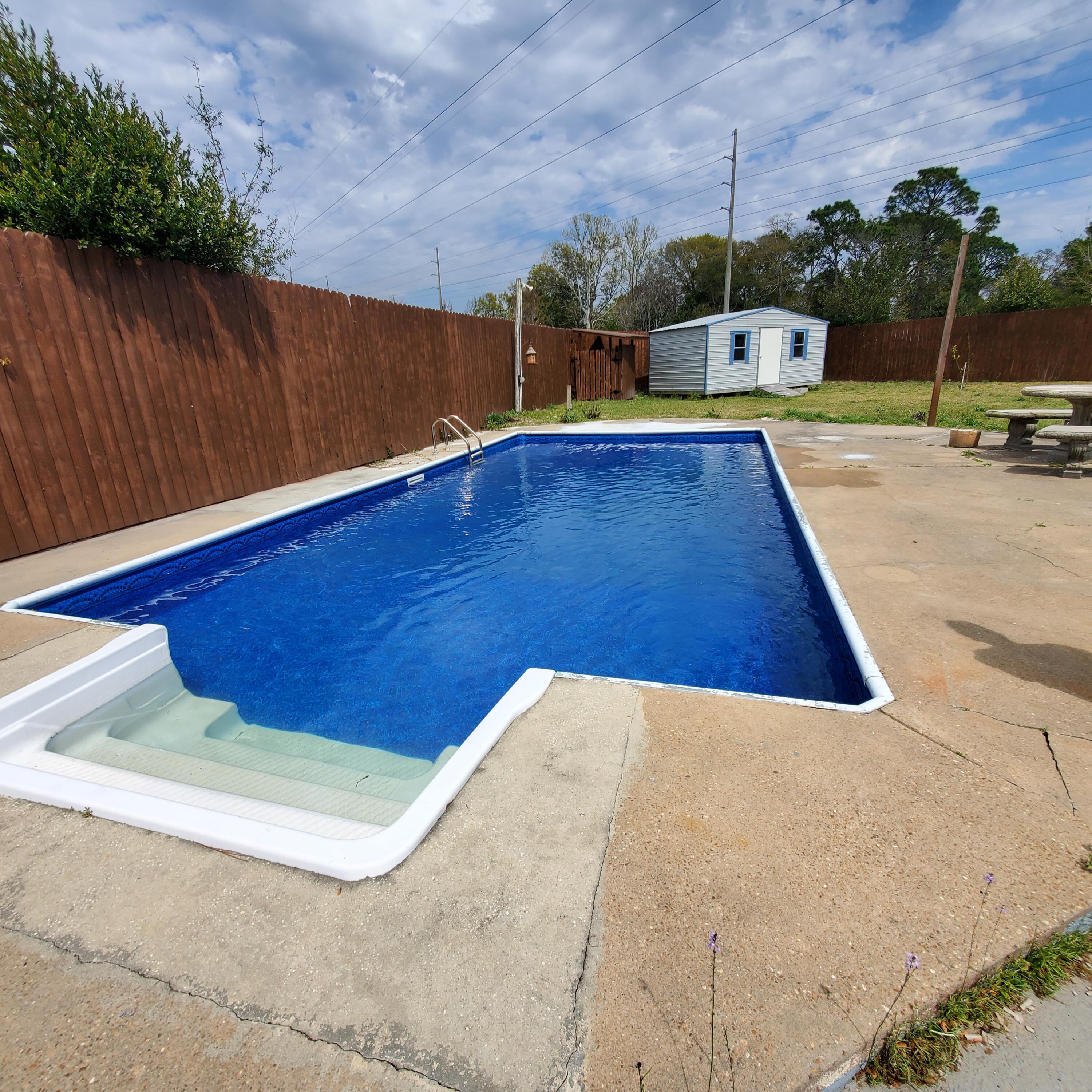 TANGLEWOOD S/D 1ST ADDN - Residential