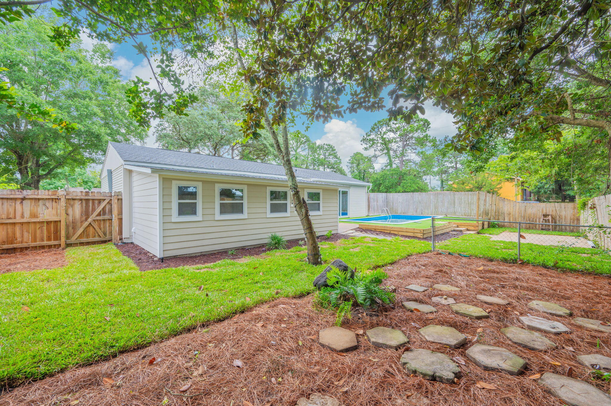 PORT DIXIE S1/2 OF LOTS 12 13, 14-BLK - Residential