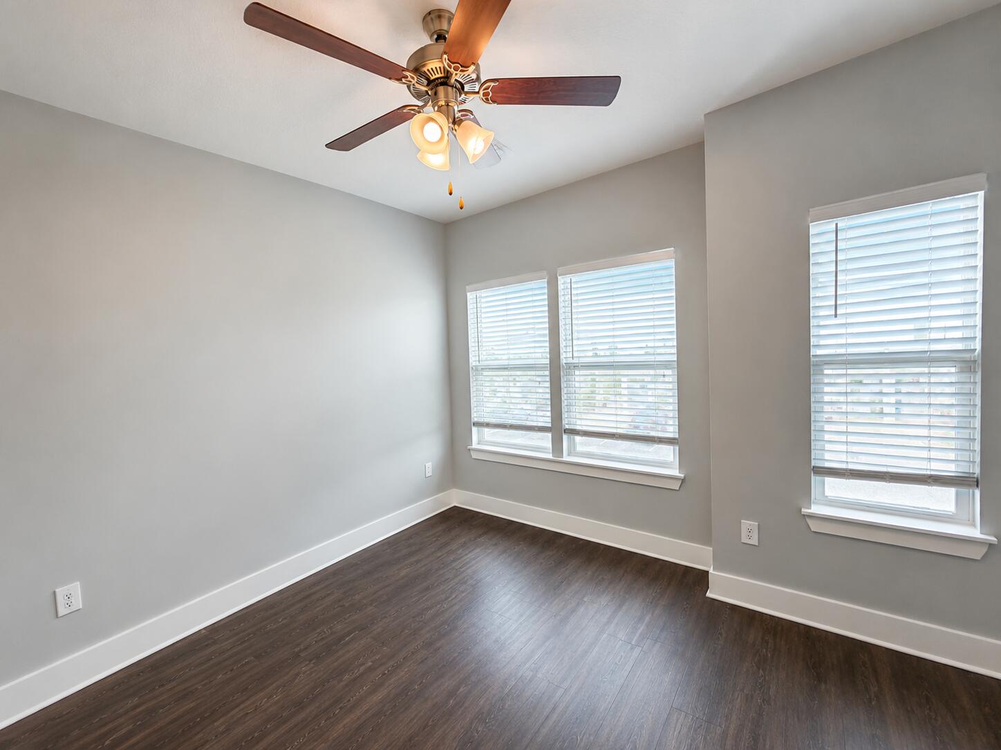 VERANDAS AT FREEPORT - Residential Lease
