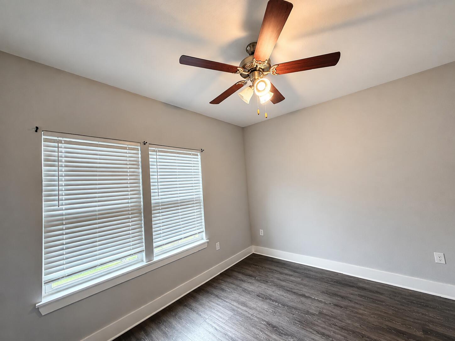VERANDAS AT FREEPORT - Residential Lease
