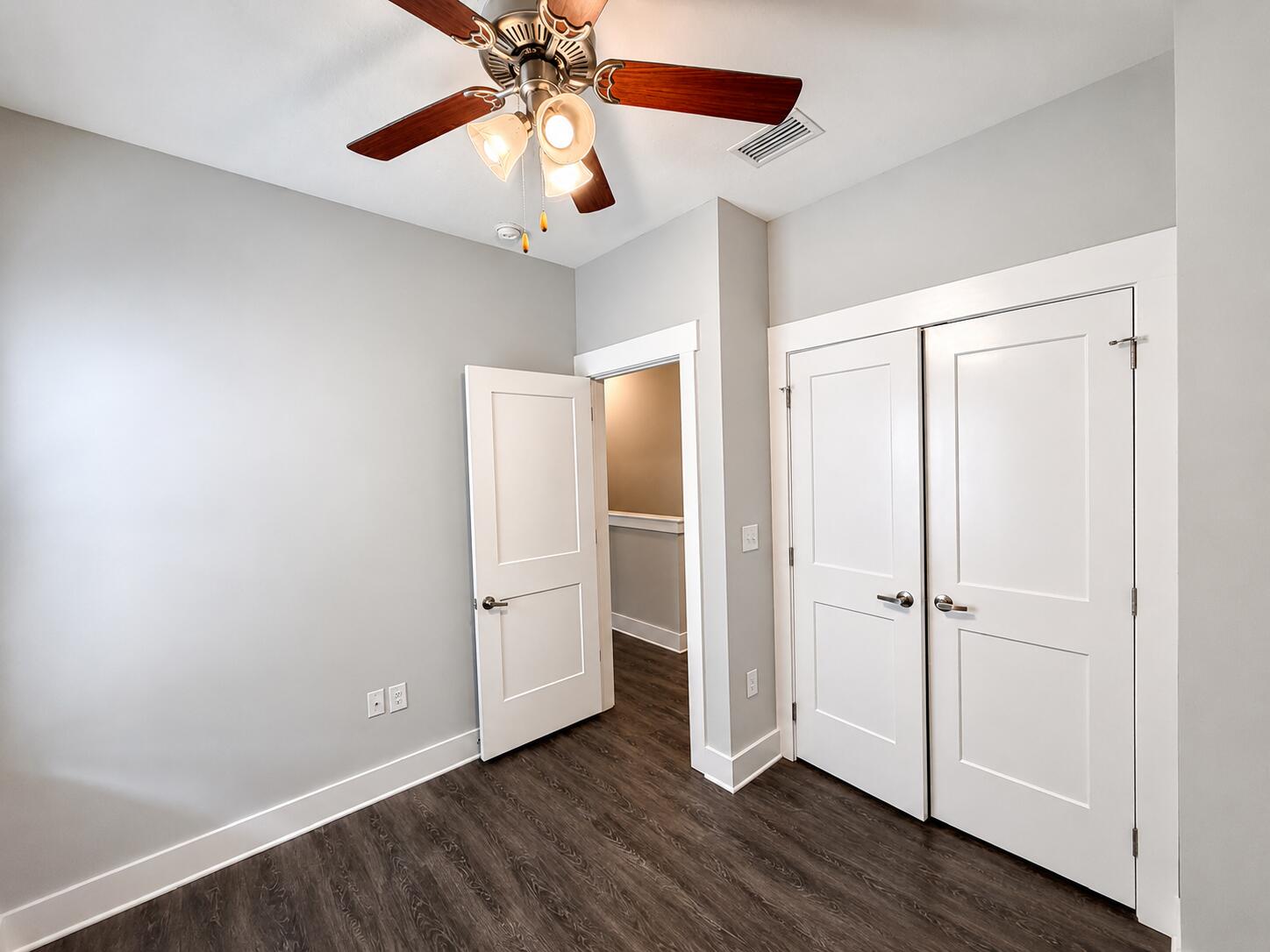 VERANDAS AT FREEPORT - Residential Lease