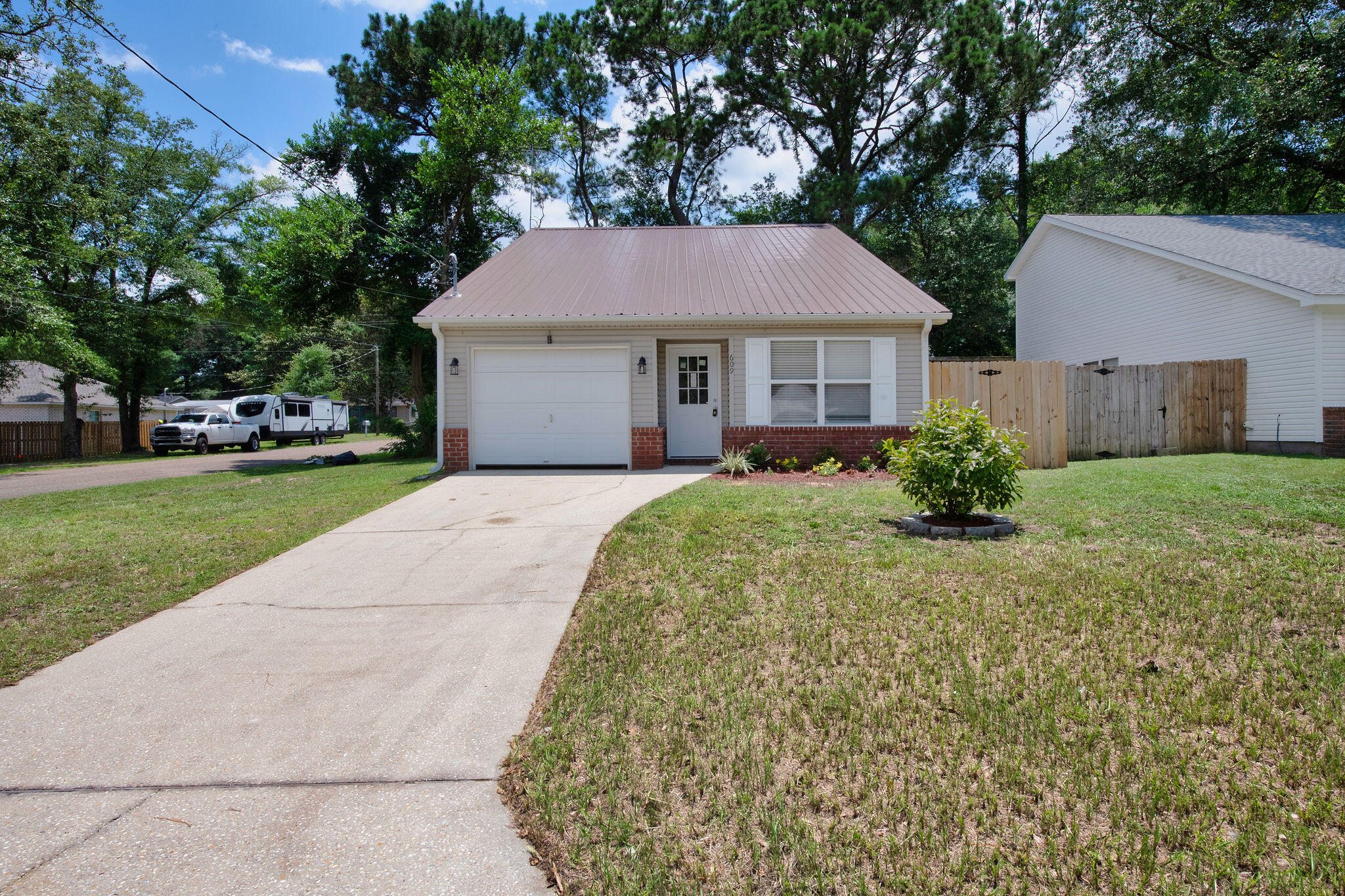 MORRIS ADDN TO CRESTVIEW - Residential