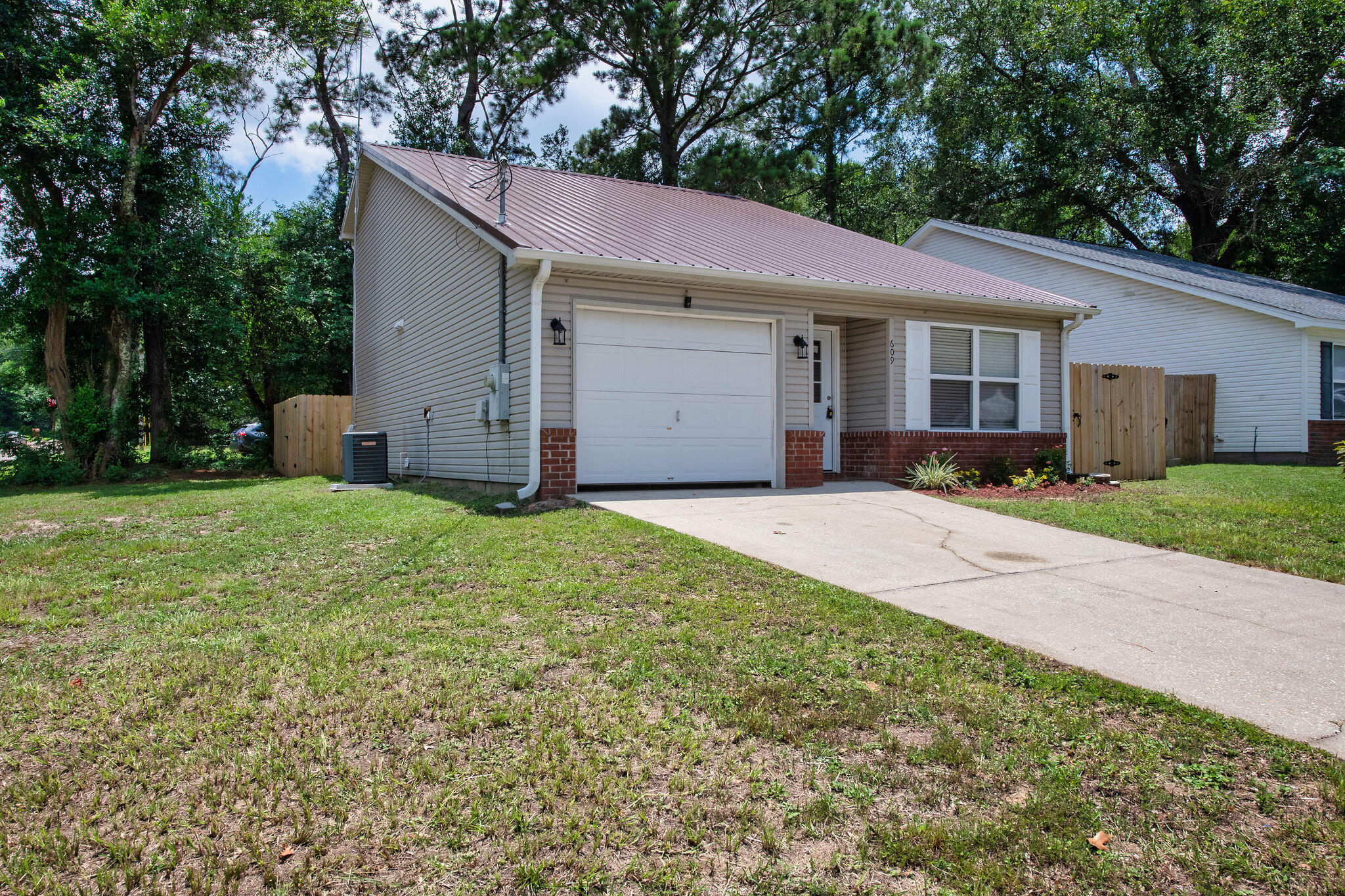 MORRIS ADDN TO CRESTVIEW - Residential