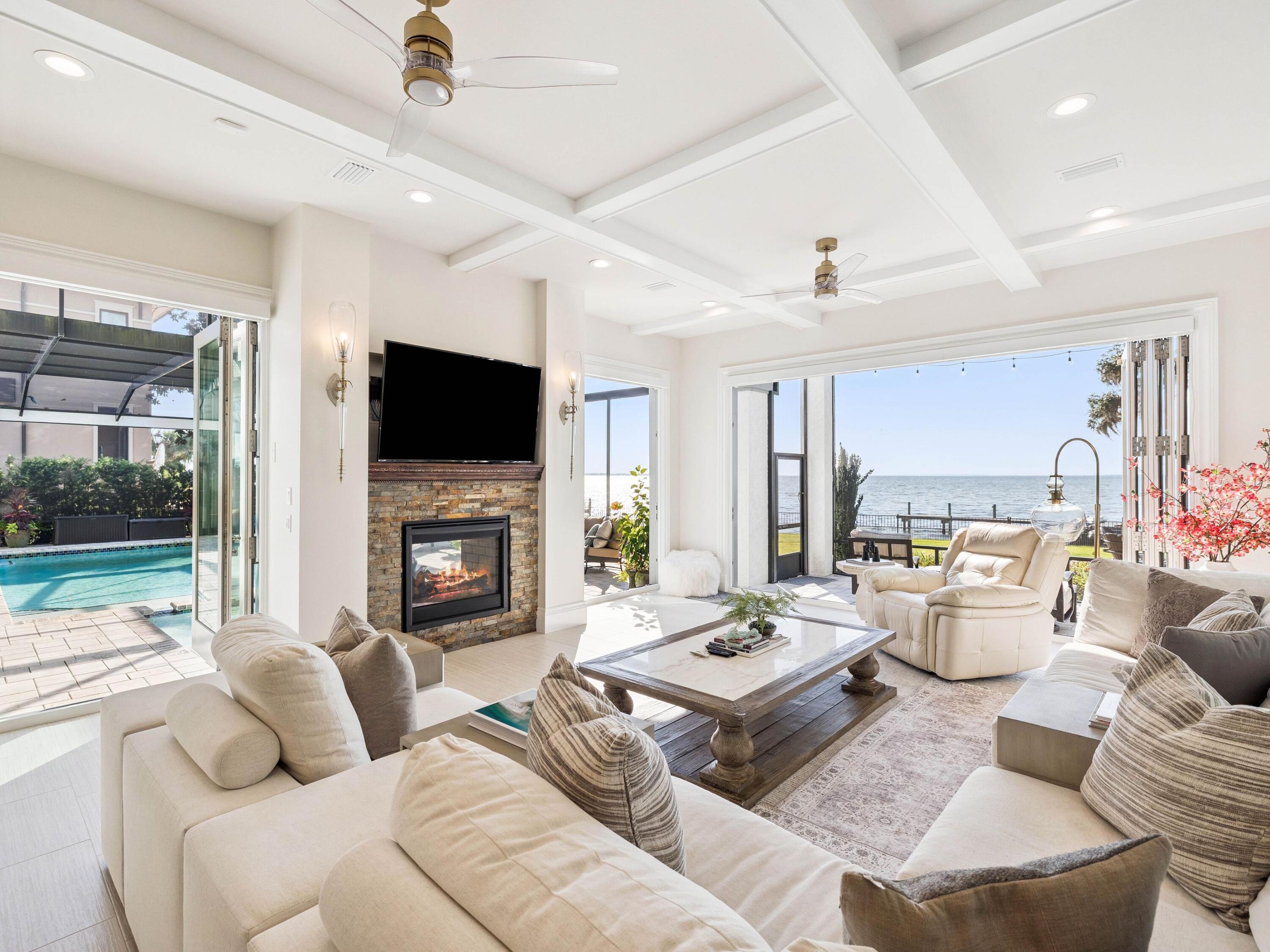 BURNT PINE - Residential
