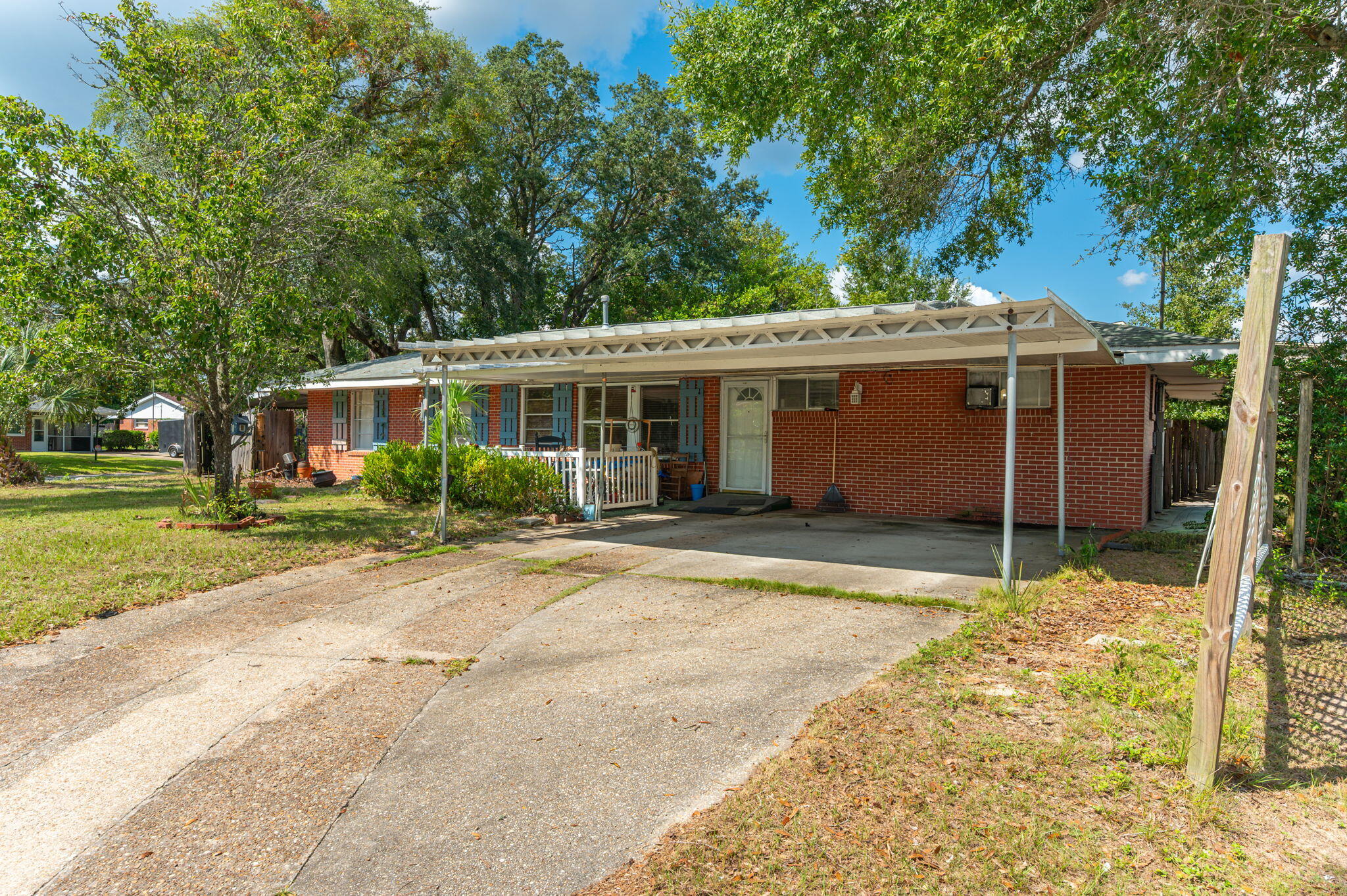 BIG VISION? BRING IT. TOOL BELT? PACK IT.  This 2,013 SF Fort Walton Beach home brings the SPACE: 3 bedrooms, 4 full bathrooms, TWO living areas, a flex room/office, inside laundry, and double carport. Let's be clear--she needs updates, TLC, and a NEW ROOF. But the footprint and possibilities are here. New gas water heater (2025), gas heat, and AC currently running cold. Sold AS IS. Bring your contractor, your imagination, and your measuring tape.
The pretty part comes later. The opportunity is already here.