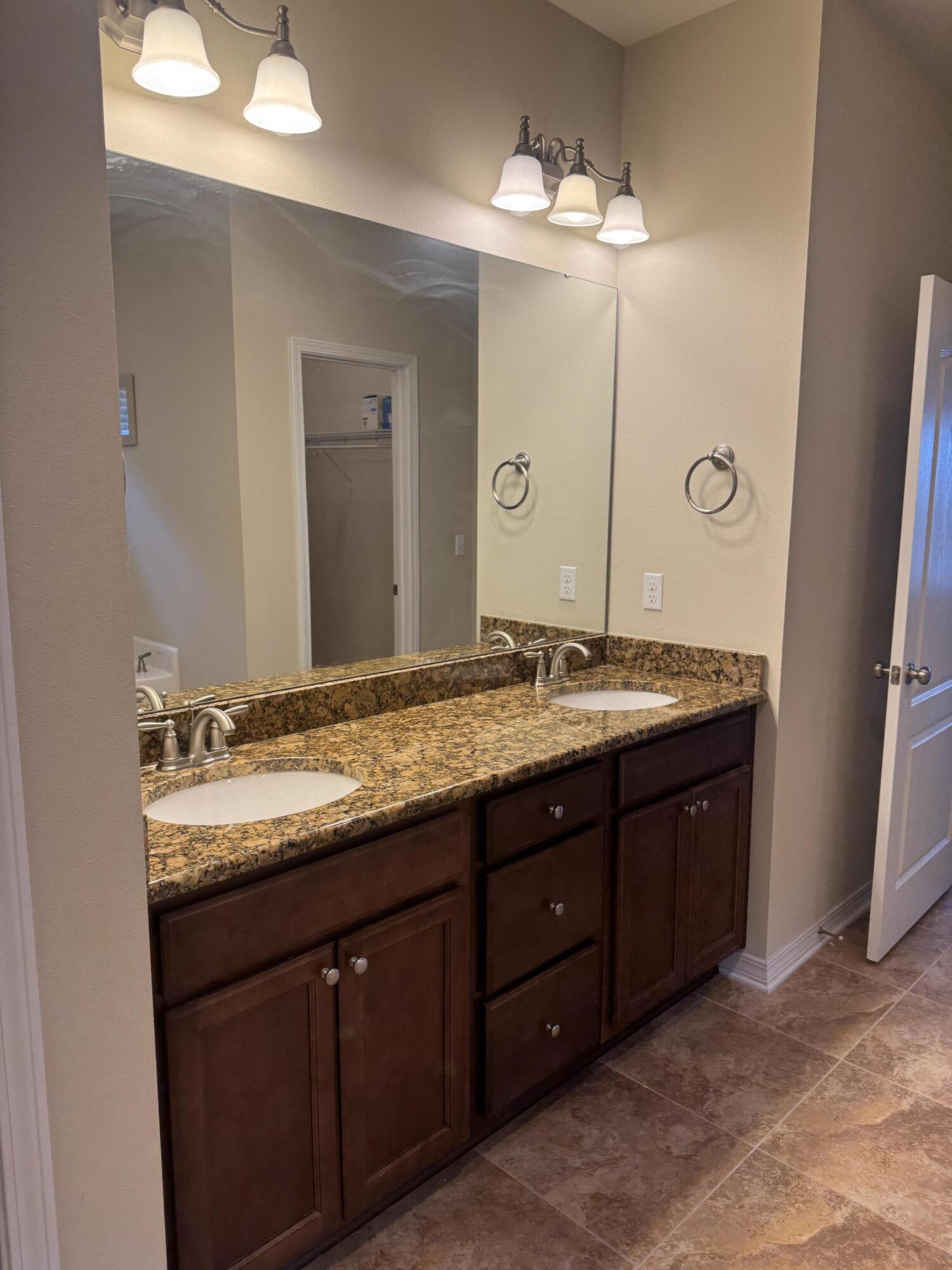 HERITAGE MANOR - Residential Lease