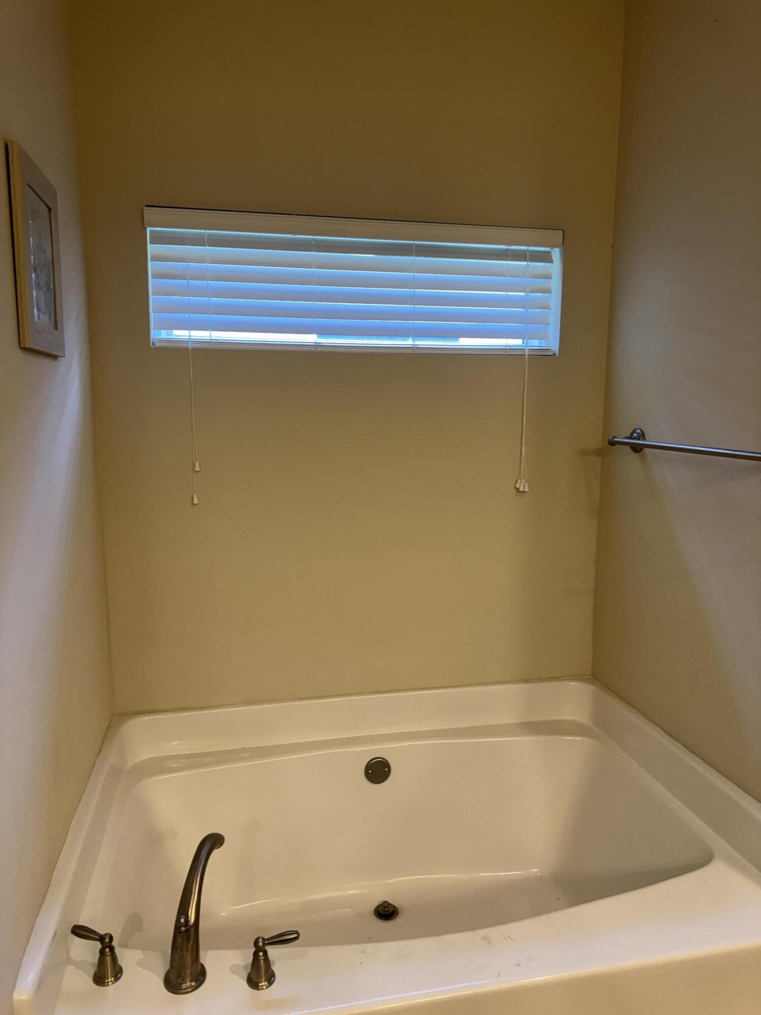 HERITAGE MANOR - Residential Lease