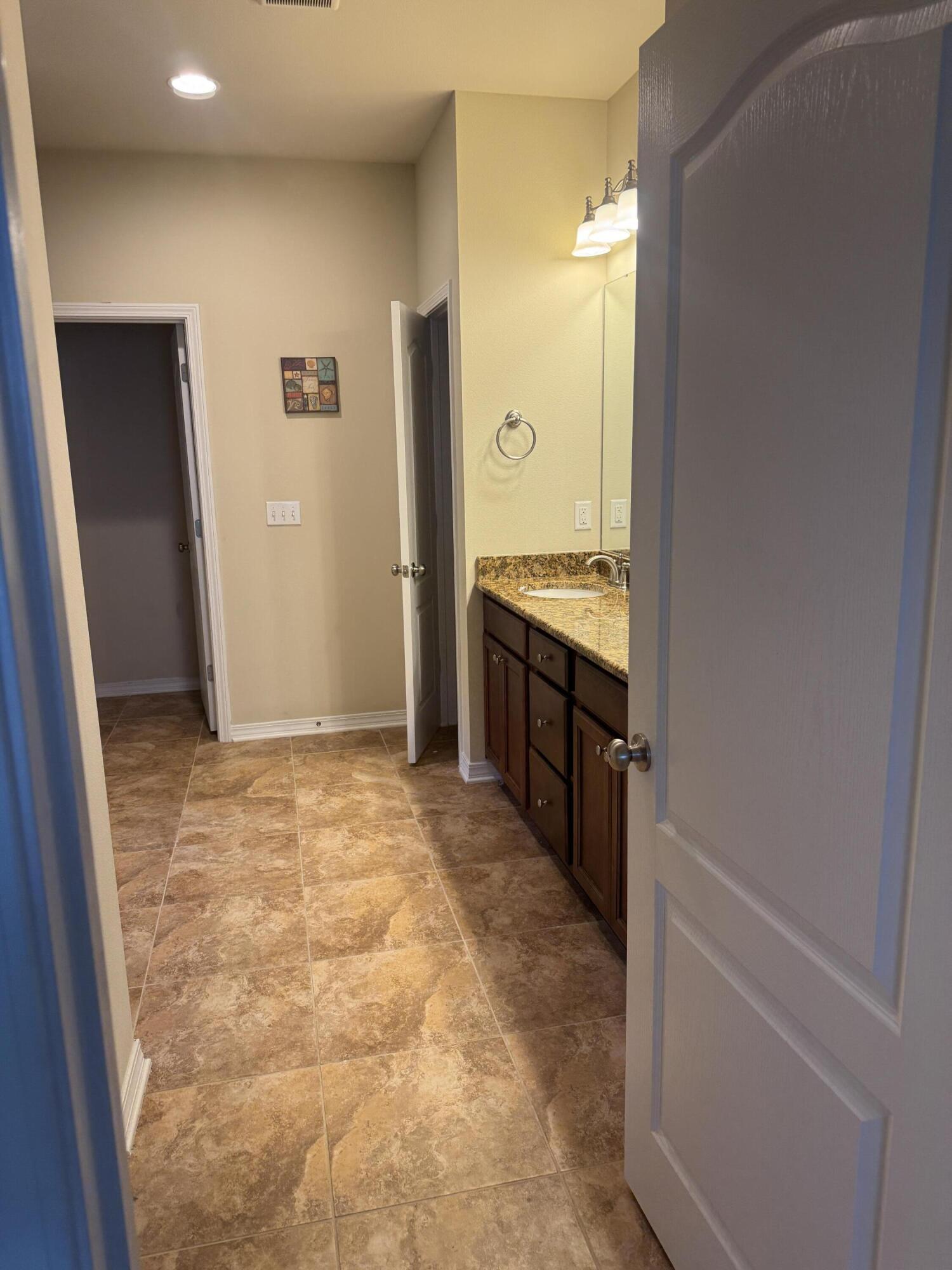 HERITAGE MANOR - Residential Lease