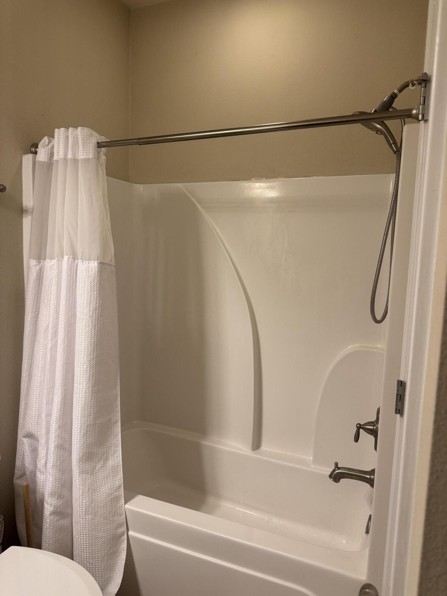 HERITAGE MANOR - Residential Lease