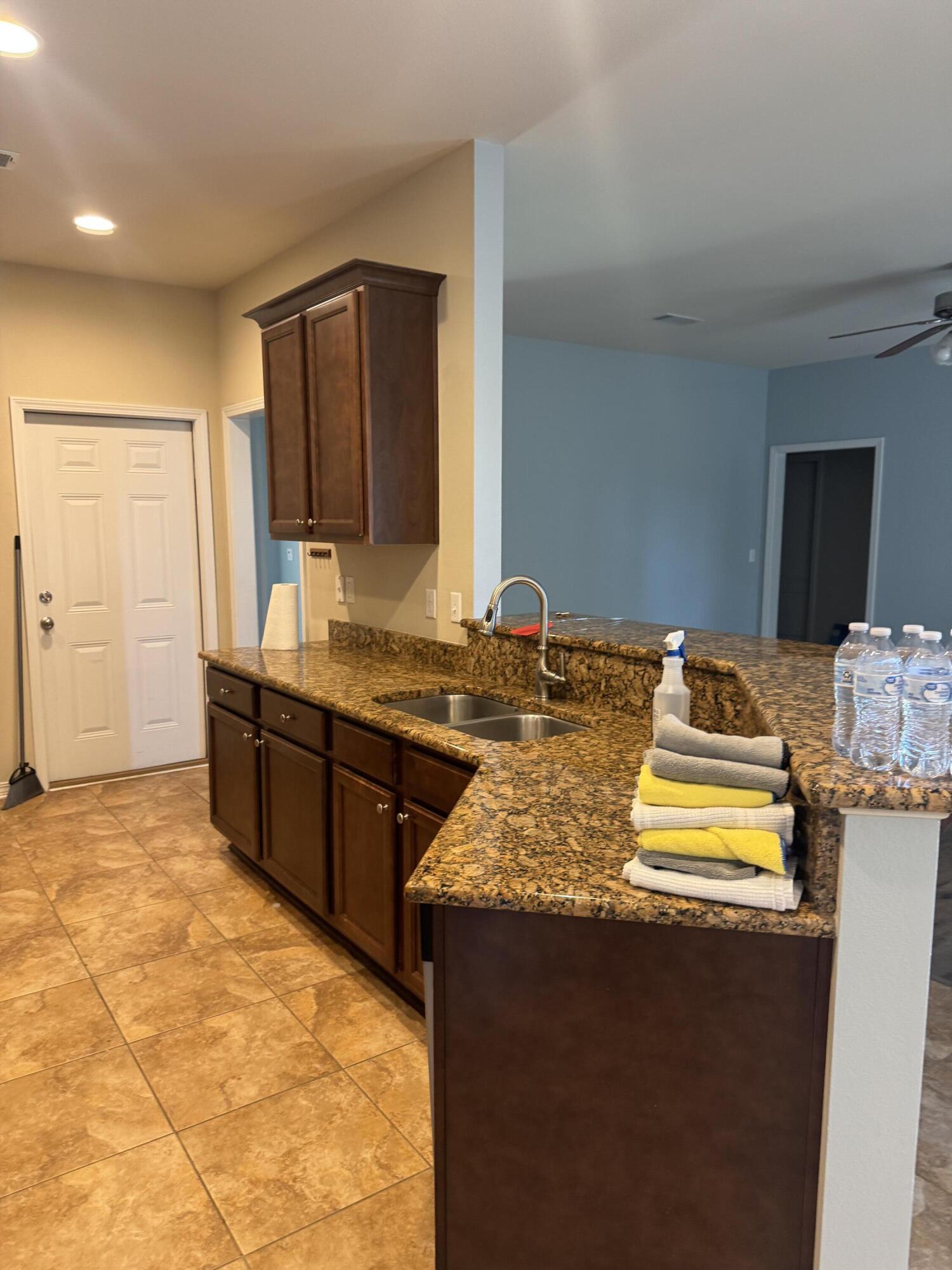 HERITAGE MANOR - Residential Lease