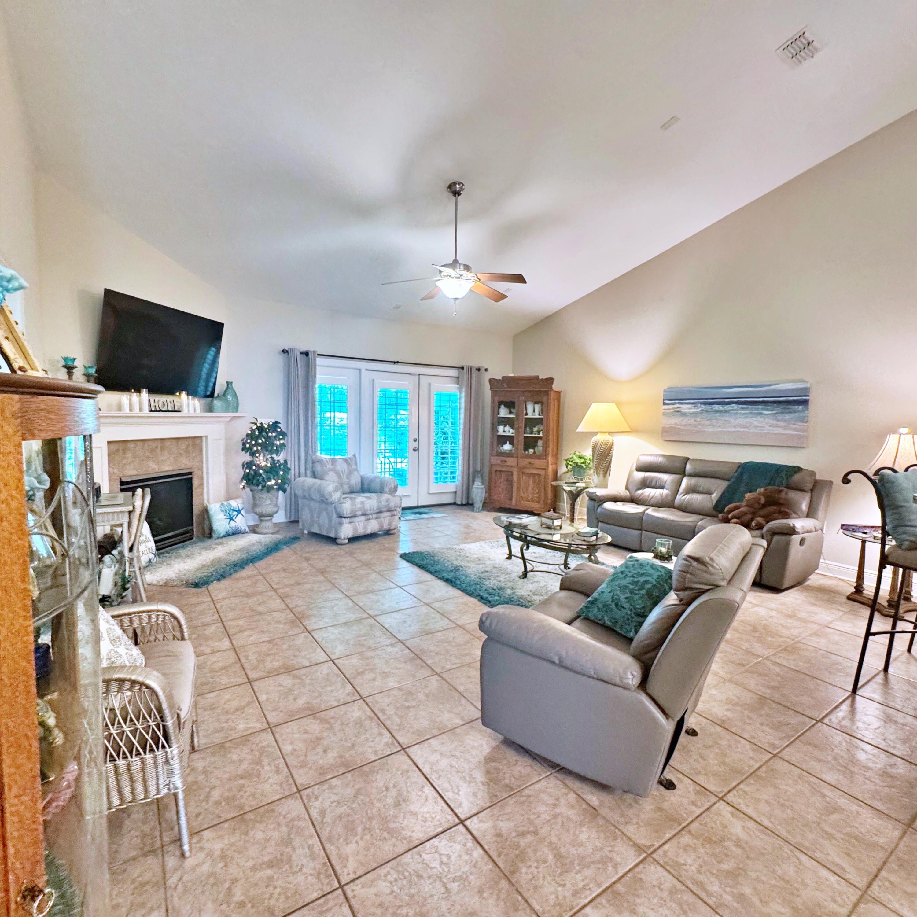 DIAMOND LAKES - Residential