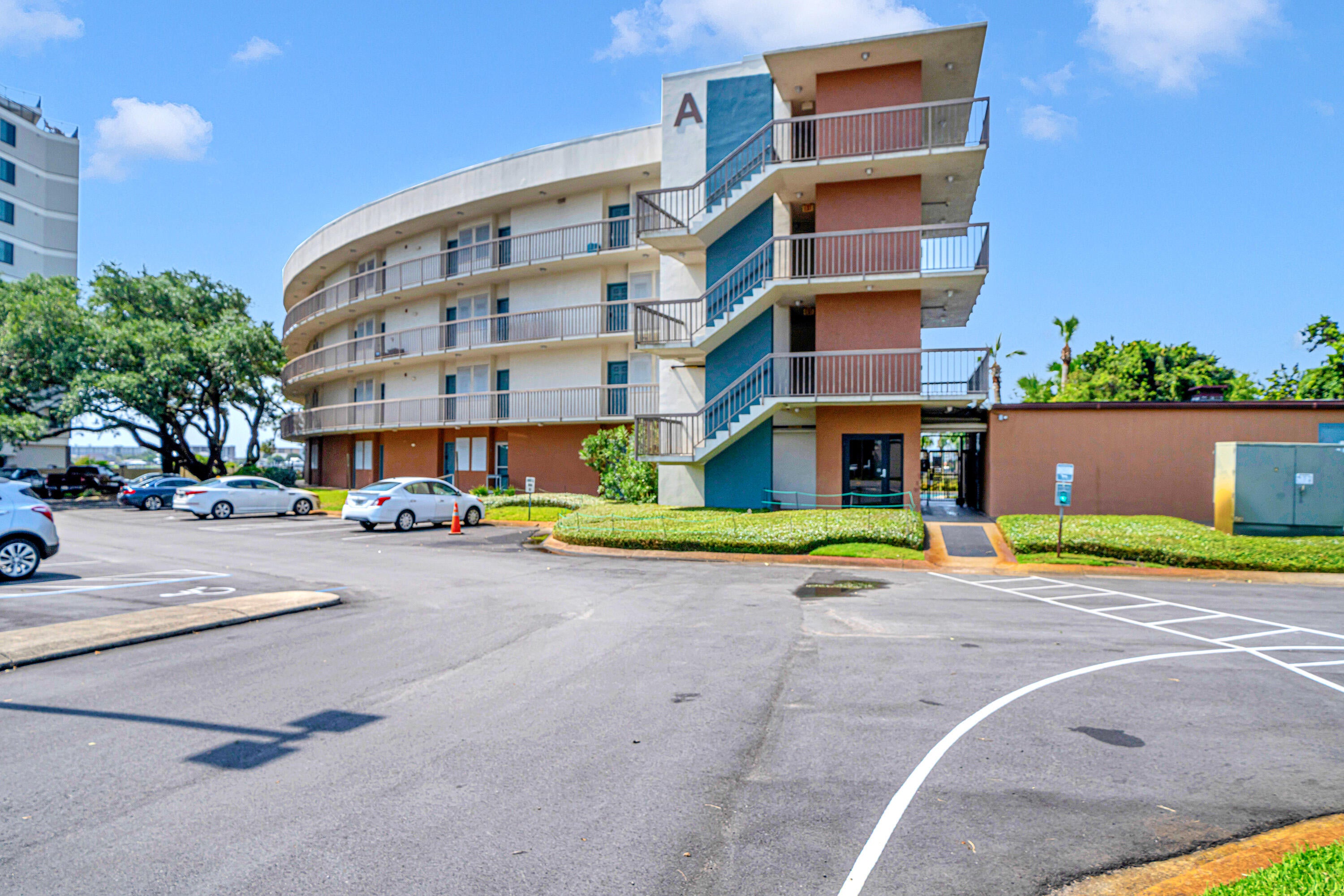 PIRATES BAY PH 1 - Residential
