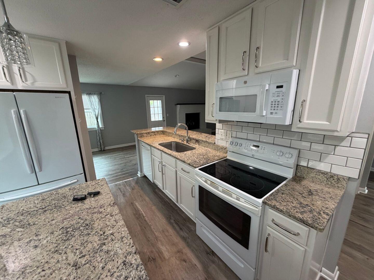 CREEKSIDE - Residential Lease